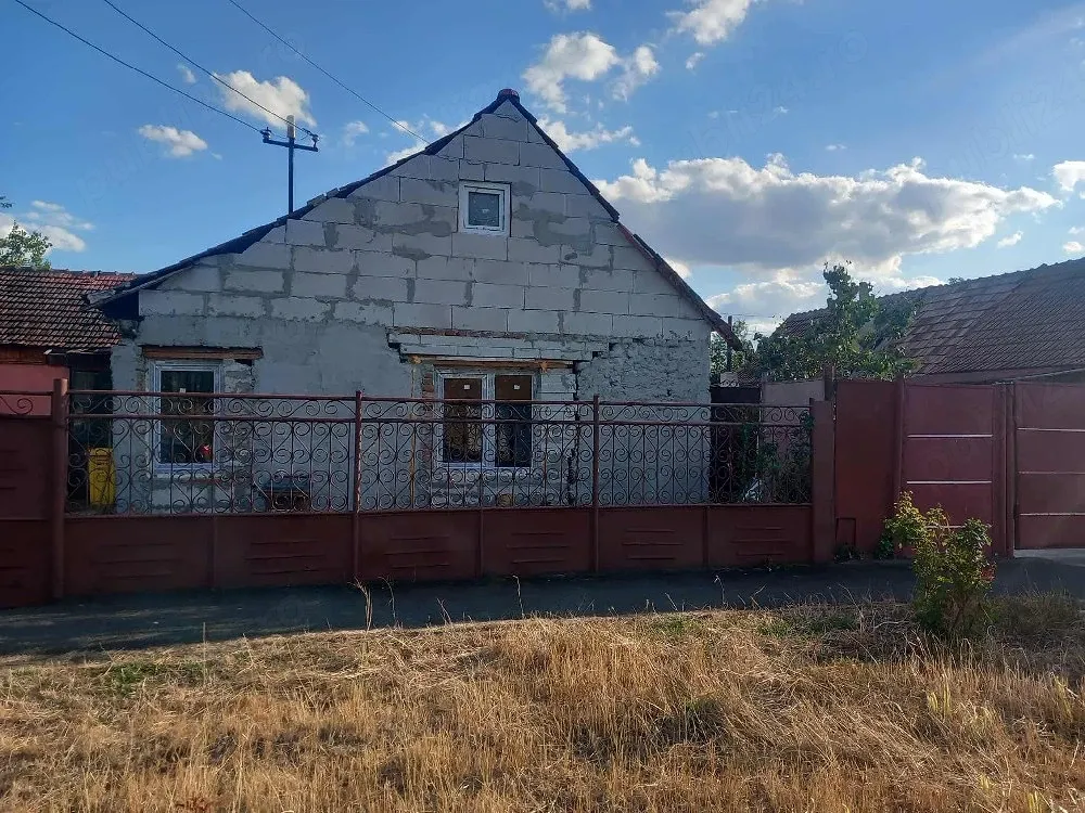 Vand casa sau schimb