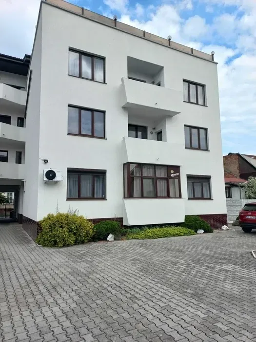 Apartament in asociatie, 2 camere, 70 mp utili, cu parcare in curte interioara, zona centrala - imagine 1
