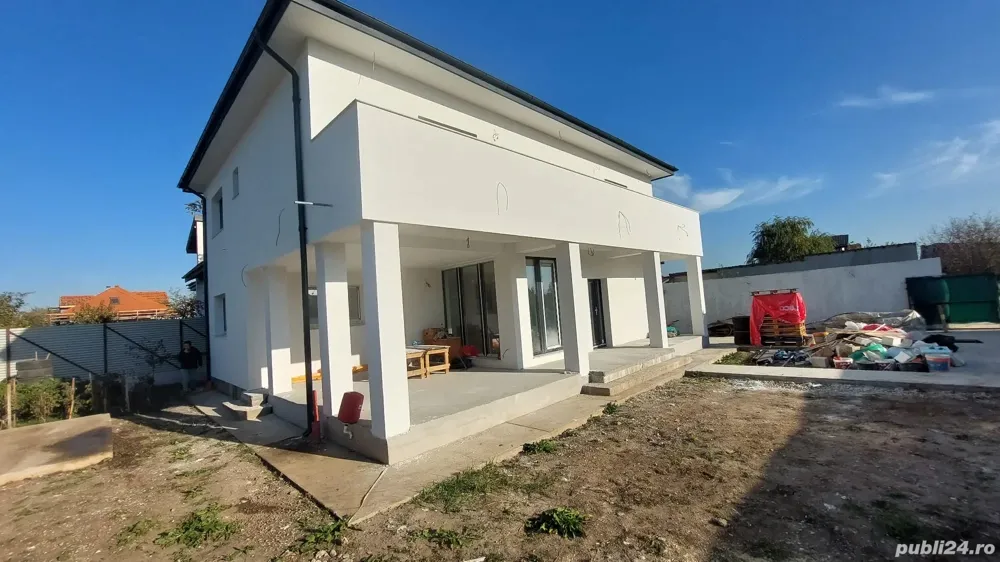 Casă individuală,str Rubinului, 5 camere,4 băi+teren 525mp