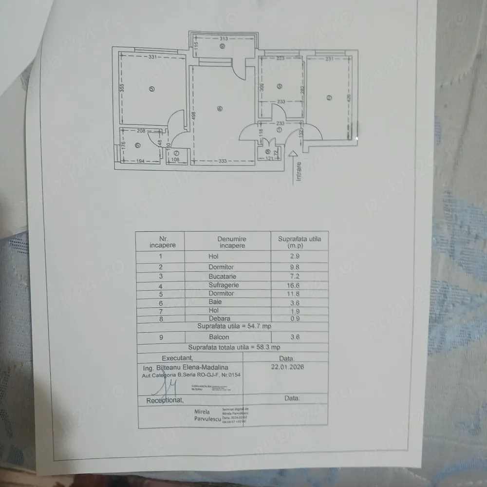 Vind apartament cu 3 camere, semidecomandat, situat central în Târgu-Jiu, Str. M.C.Oancea