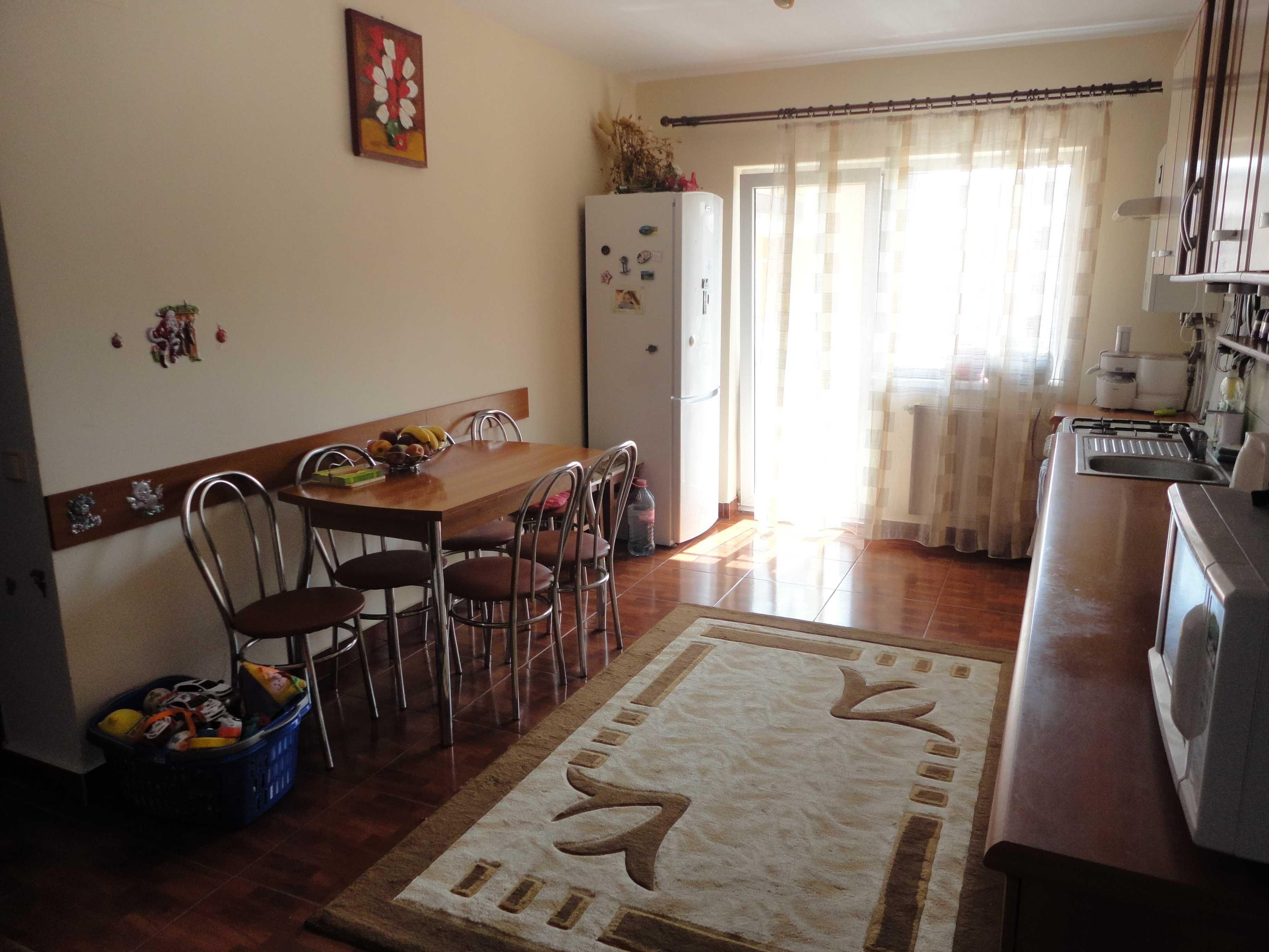 Vand apartament frumos in Floresti, pe strada Eroilor 190