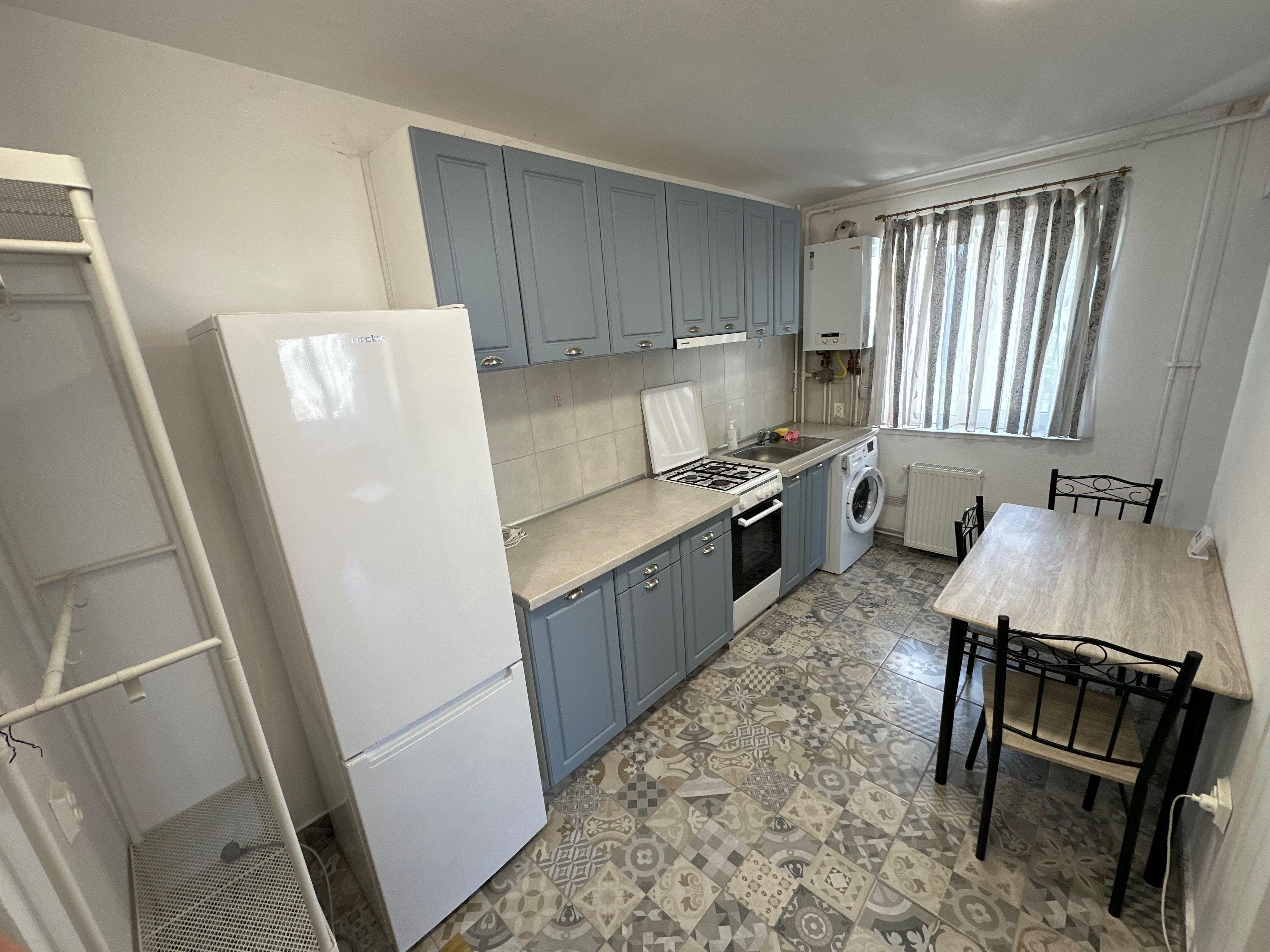 Apartament 2 camere de închiriat, semidecomandat, zona Bucium