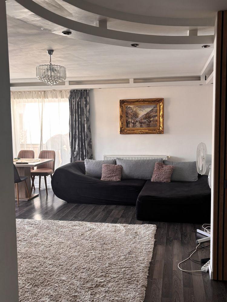 Închiriez apartament cu 3 camere decomandat