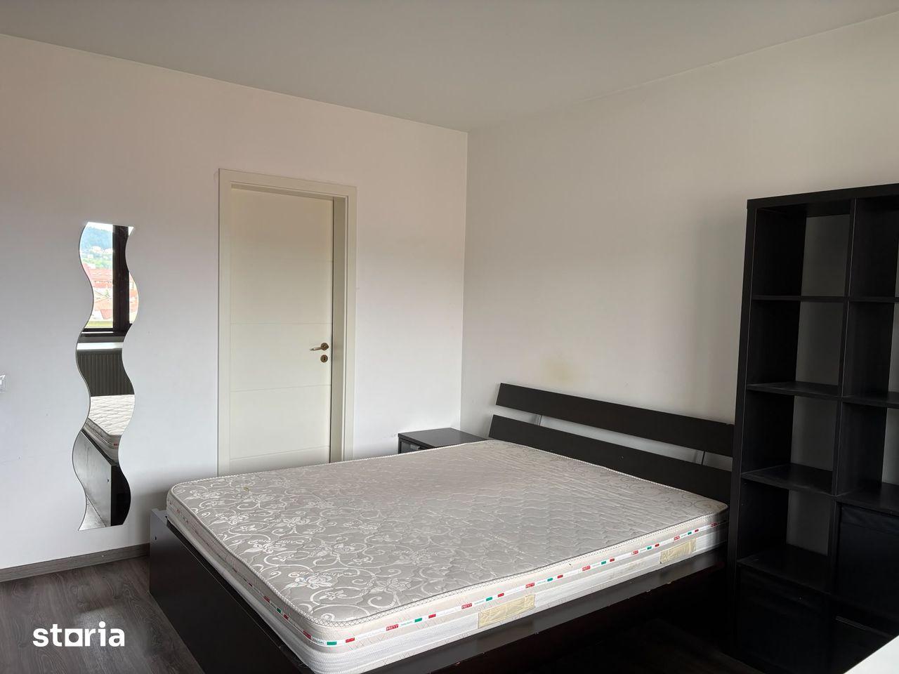 Închiriez apartament spațios, mobilat și utilat complet