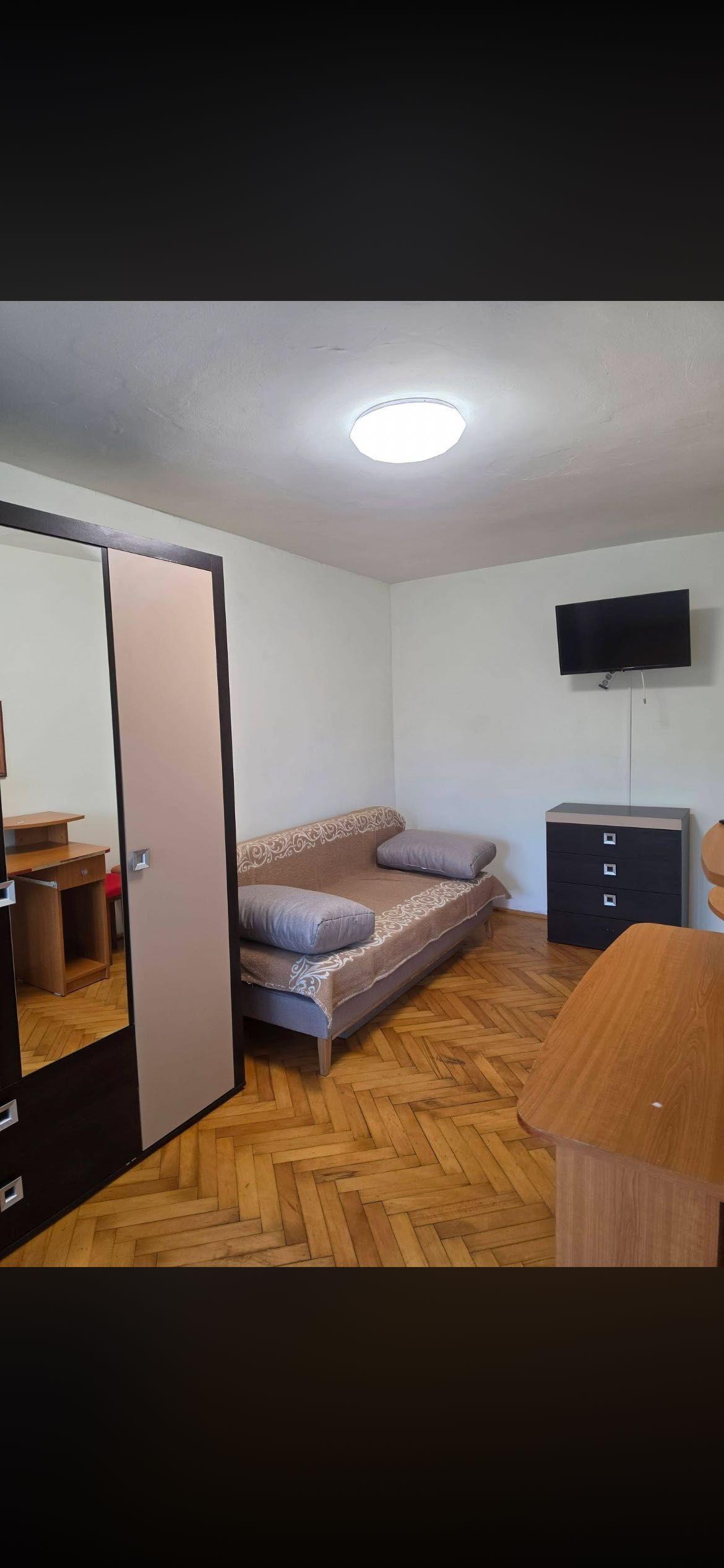 Închiriez garsonieră