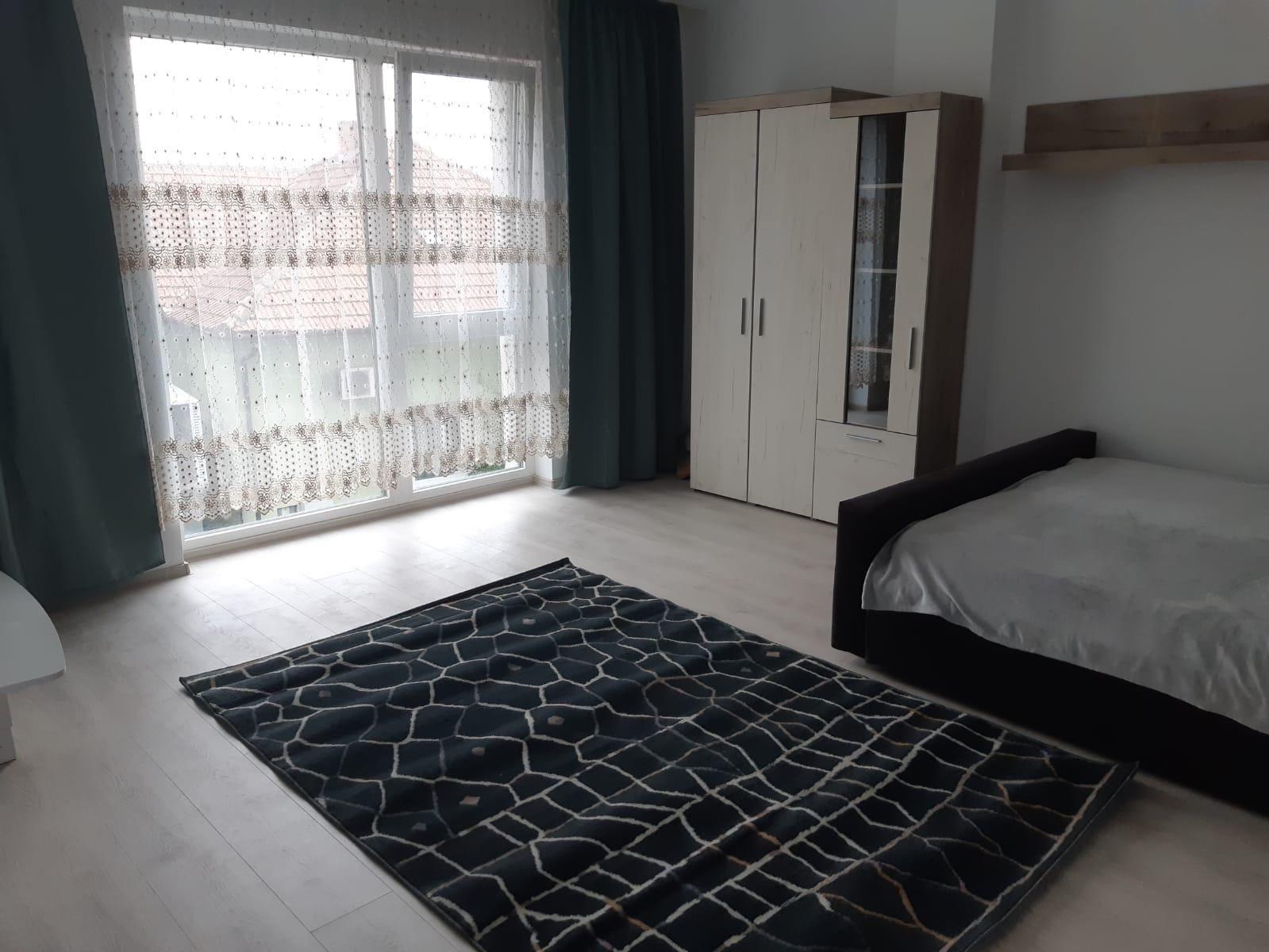 PF inchiriez ap modern 2 camere decomandate