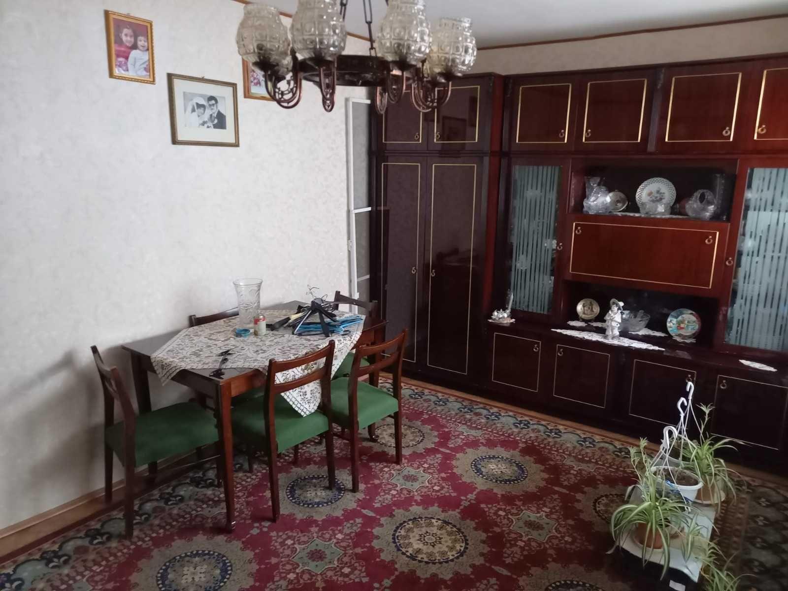 Apartament cu 4 camere ,2 bai si pivnita - imagine 1