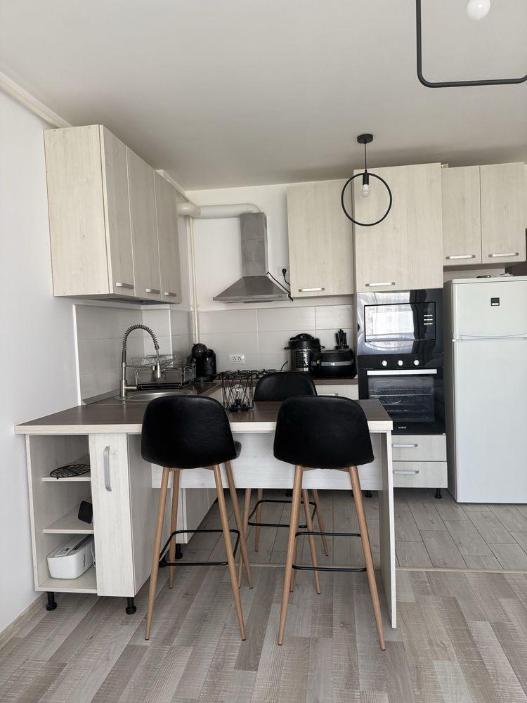 Vând apartament 2 camere tip studio – Tractorul