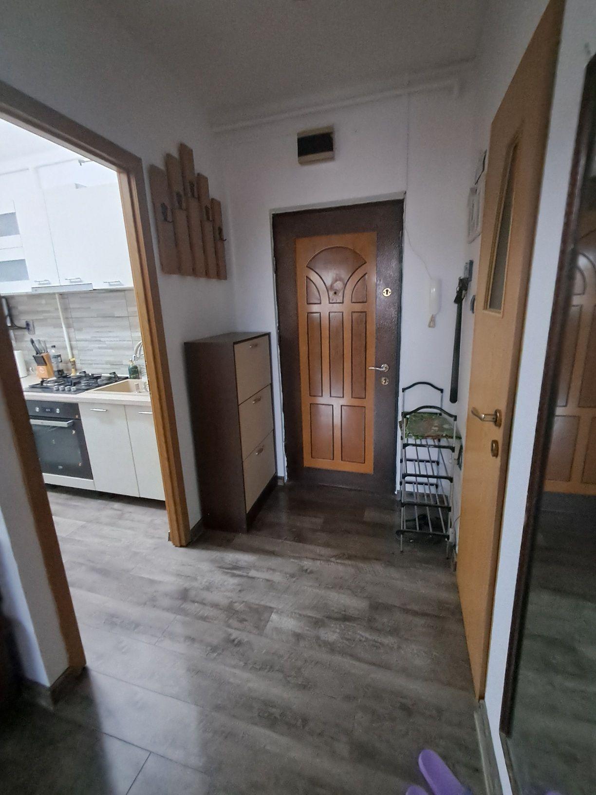 Vand apartament 2 camere decomandat. Zona Bisericii Romane. Brasov - imagine 1