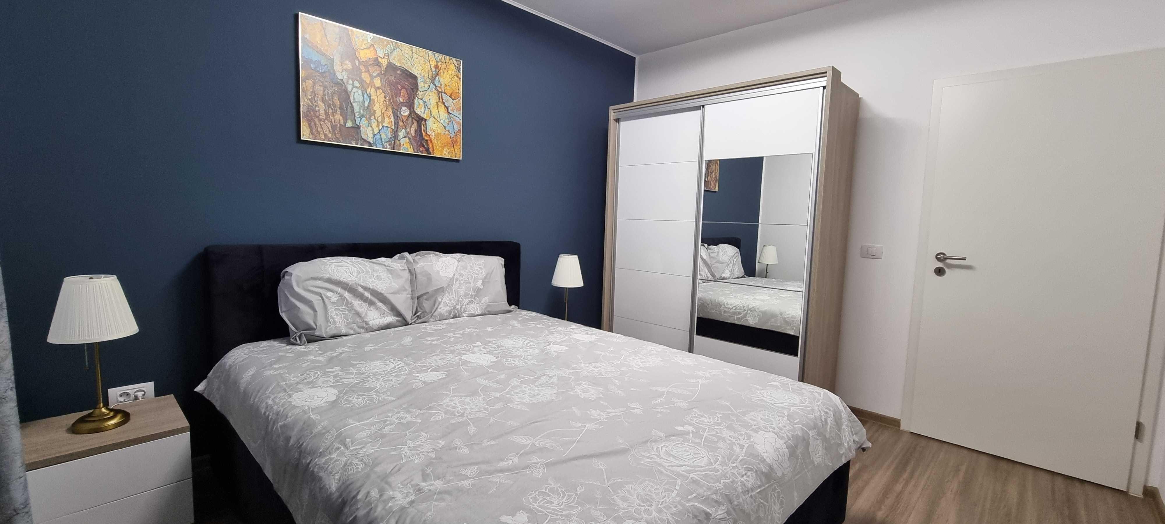 Apartament 3 camere, 2 băi, zona Tractorul