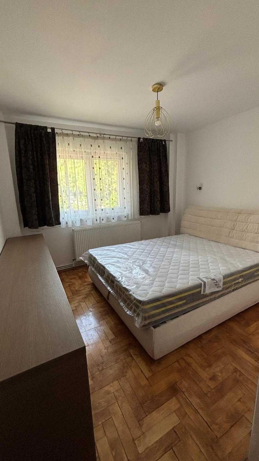 Apartament de închiriat 3 camere, Zona RĂCĂDĂU, BRAȘOV