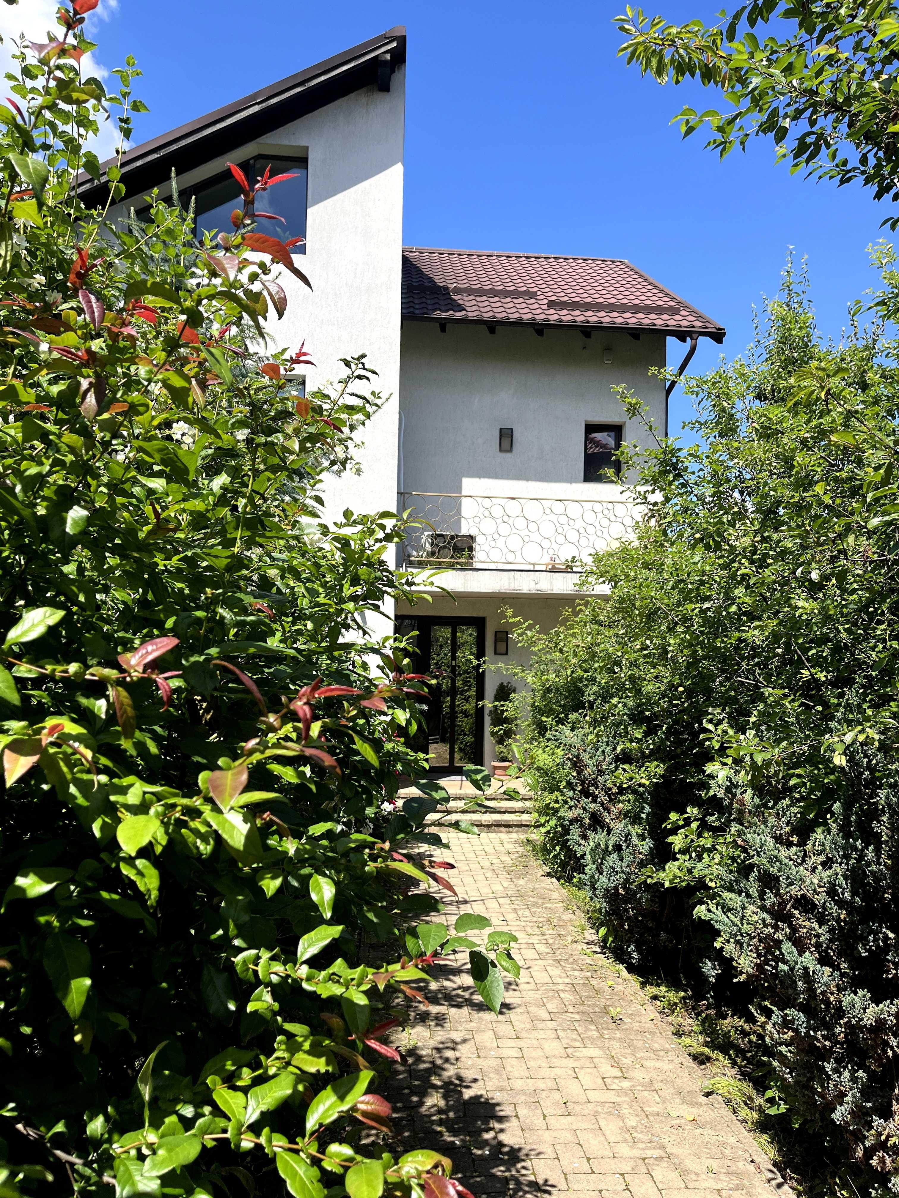 Vila Brasov, 7 camere str. Ioan V. Socec, pretabil birouri sau after school - imagine 1