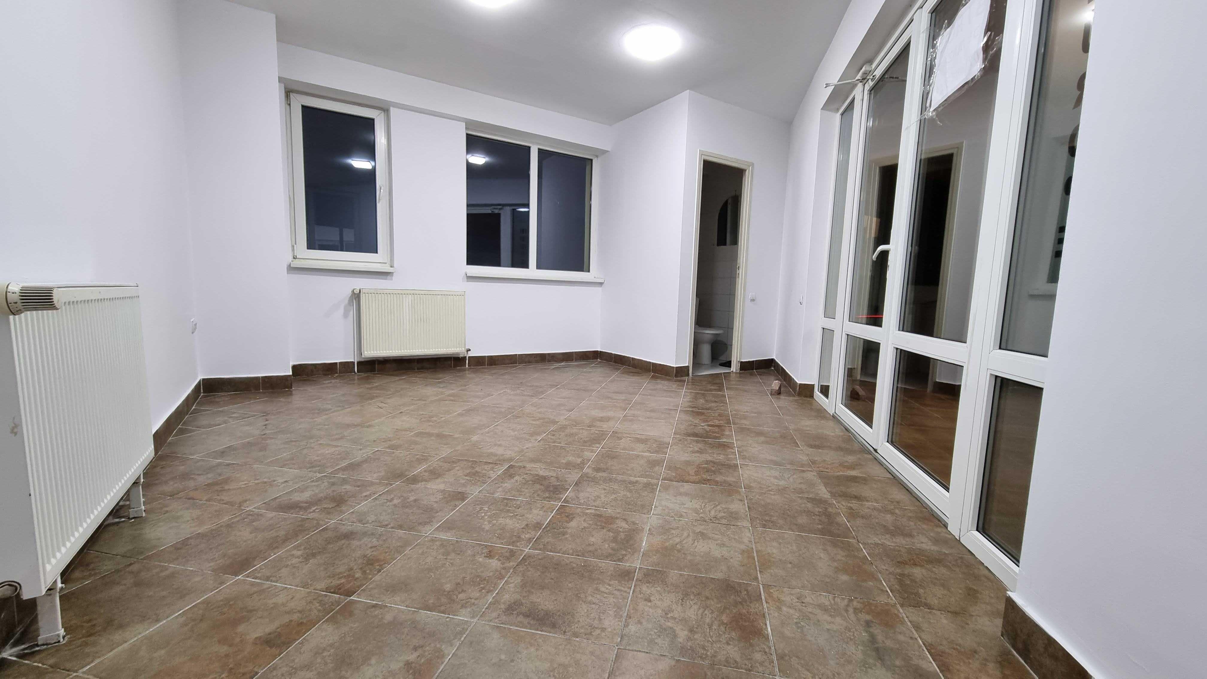 Birou CENTRAL de vanzare, cu chirias, randament anual de 7% la Euro - imagine 1