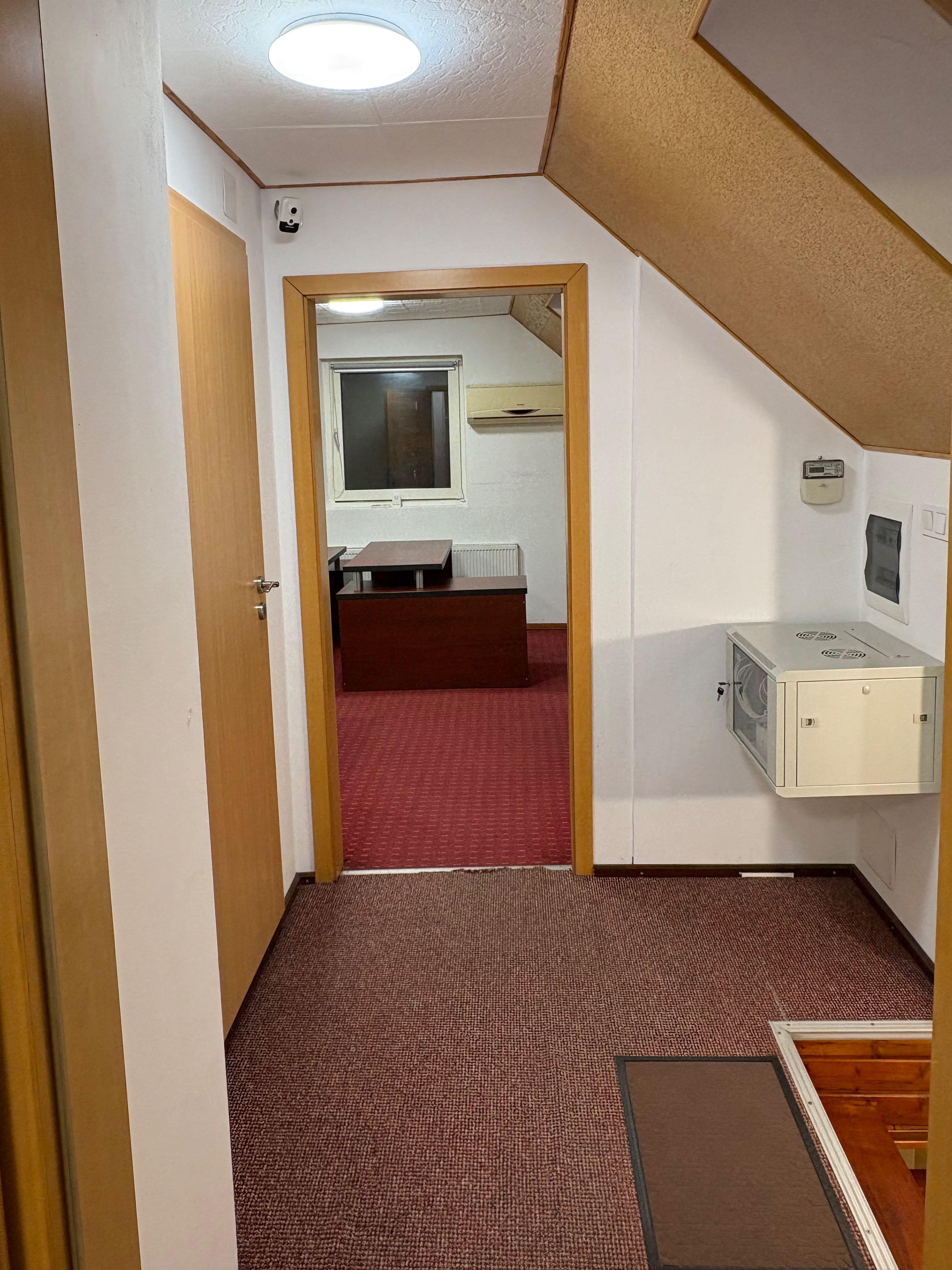 Închiriez 40 mp - spațiu birouri în Brașov - imagine 1