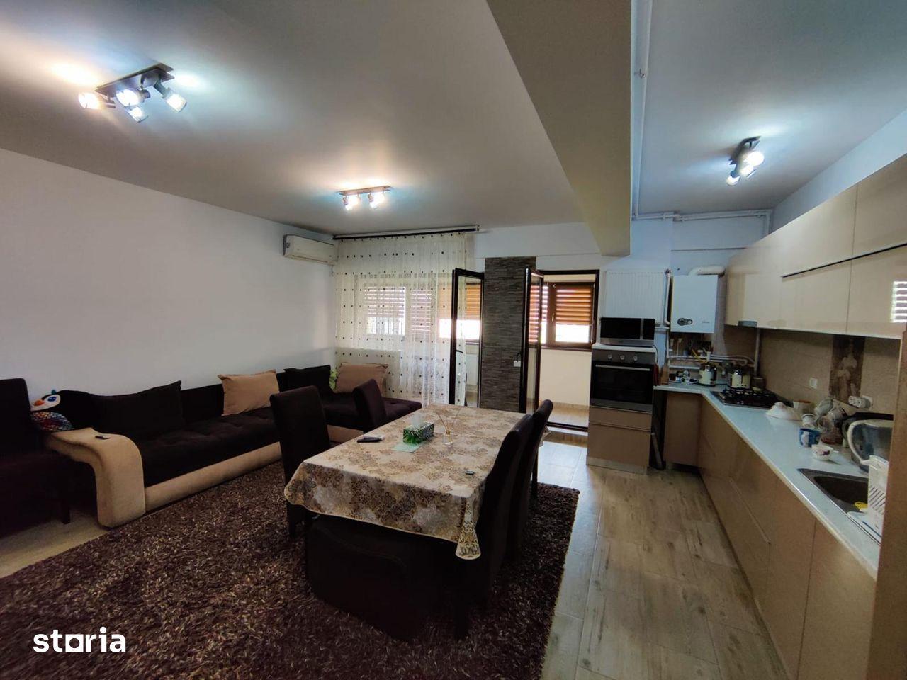 Apartament 2 camere, balcon, loc de parcare, Constanța Sud
