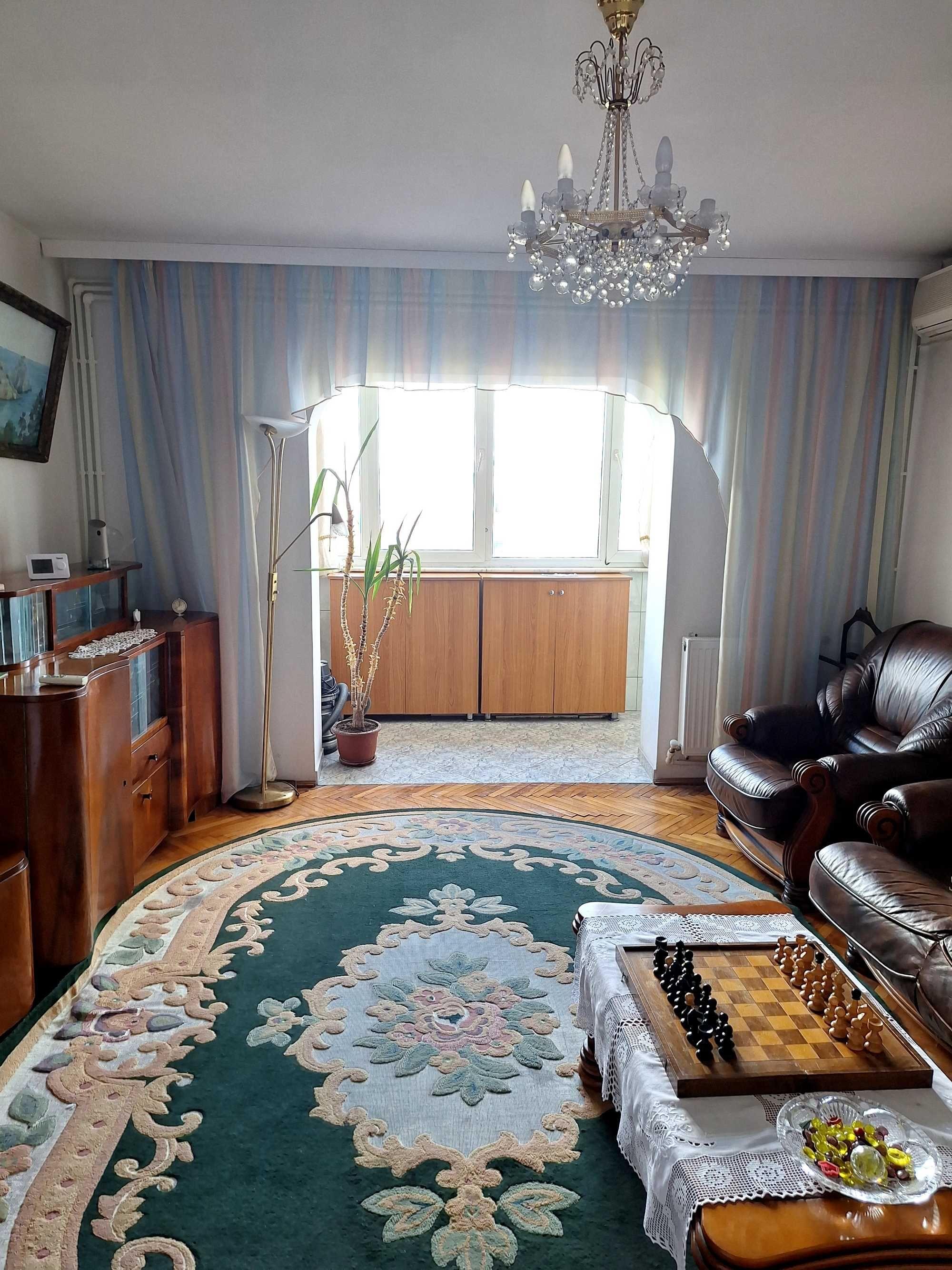 Apartament 3 camere ultracentral, pe faleza Constanta