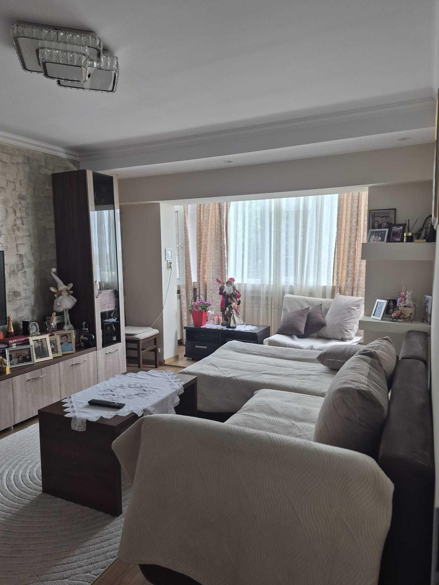 Vand apartament cu 3 camere Tomis 3 vis a vis Mega Image etaj 4 din 4