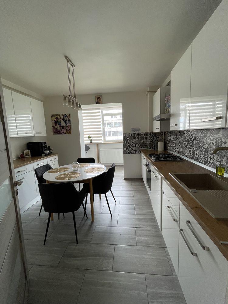 Apartamet 3 camere,90mp,vedere panoramica la mare