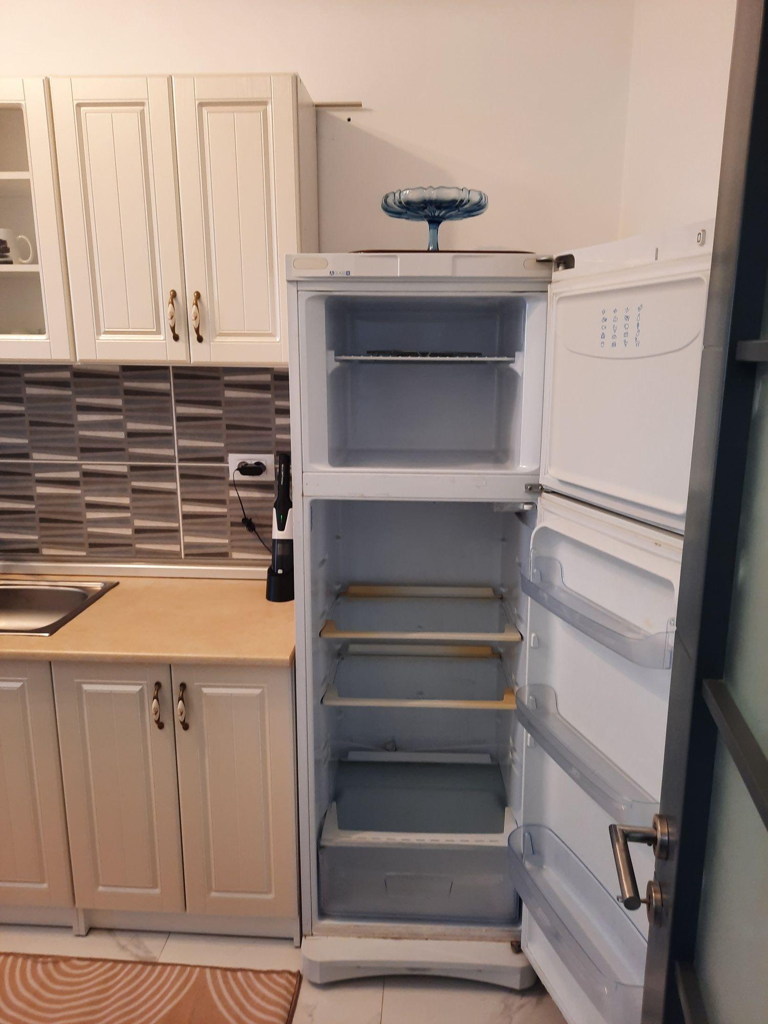 Închiriez garsoniera (studio)38mp,decomandat,utilat și mobilat modern ,pe termen lung - imagine 1