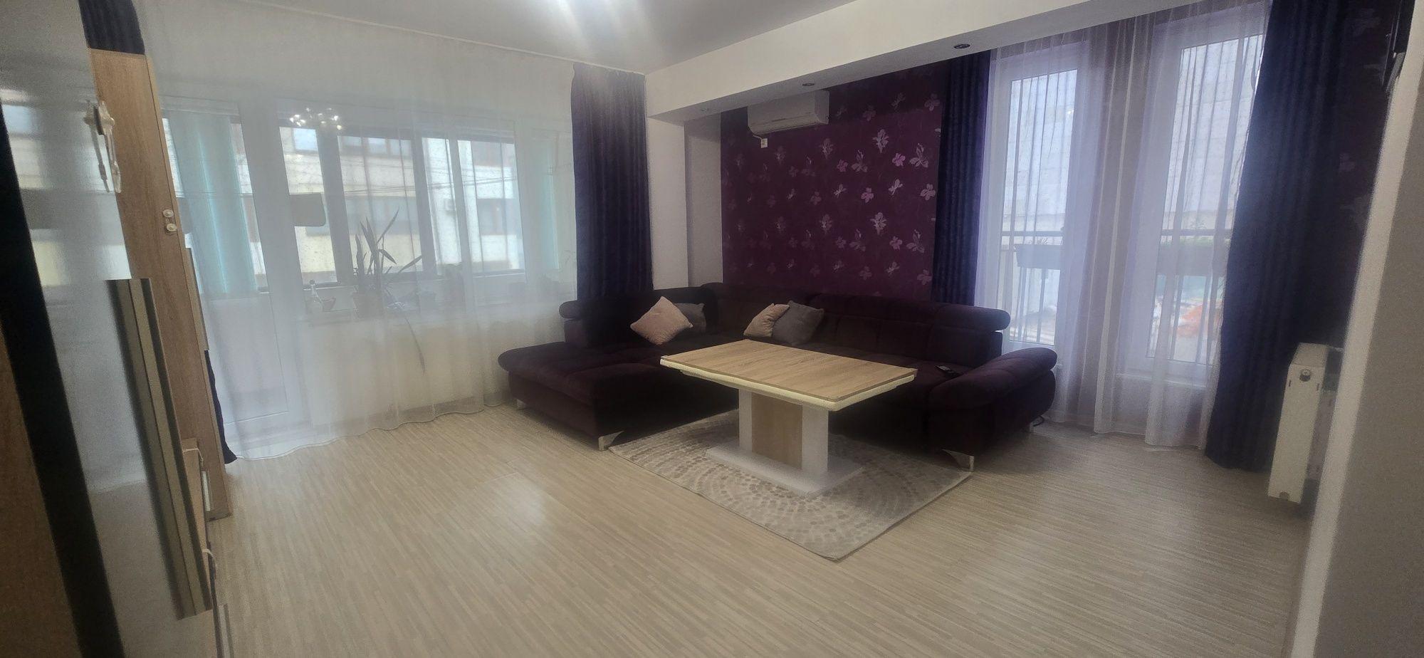 Inchiriez apartament  2 camere decomandat cu boxa si loc de parcare