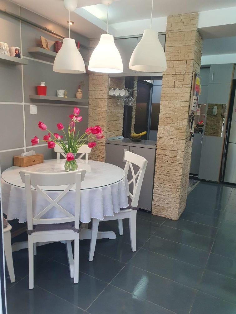 Vând apartament decomandat cu 3 camere