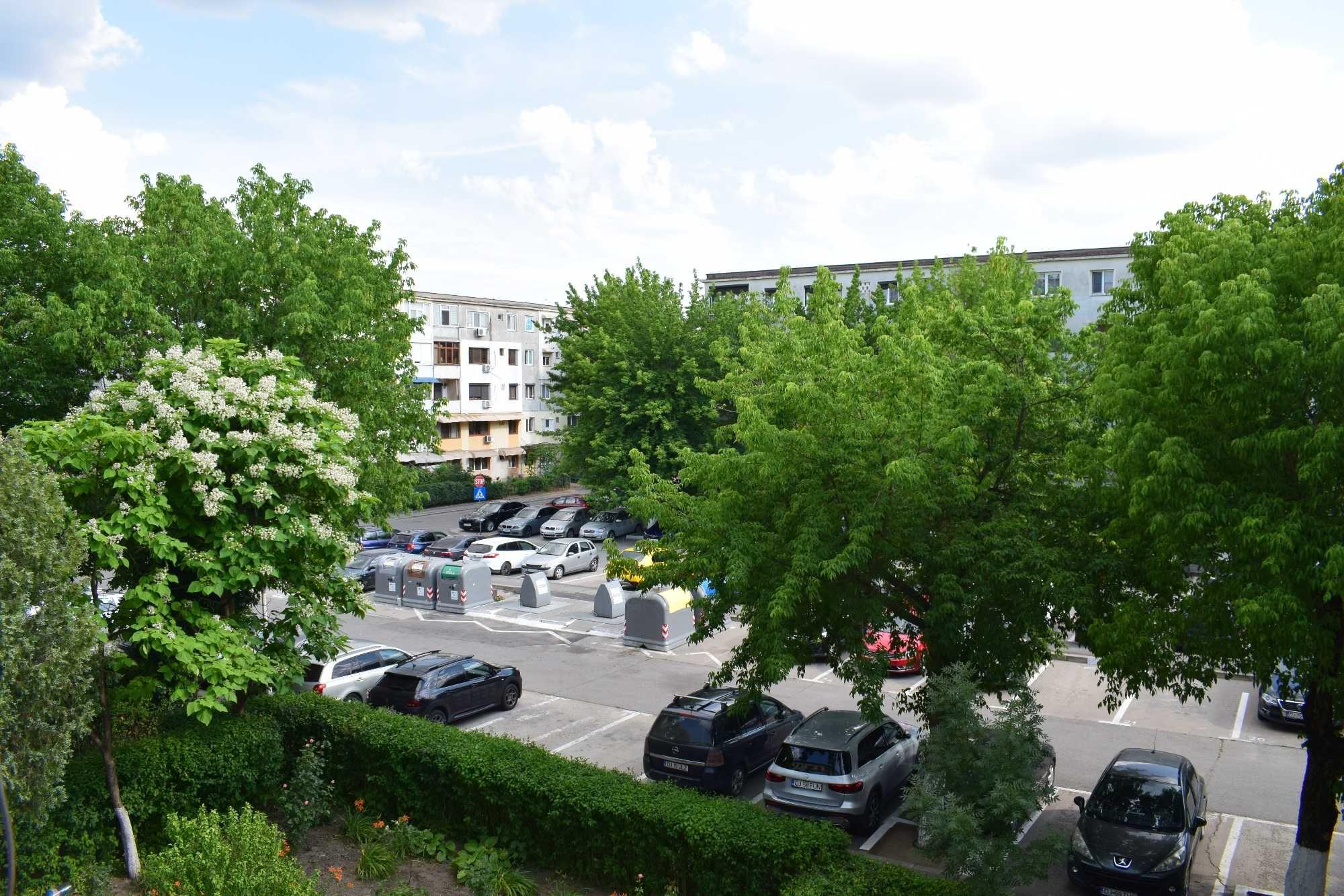 4 camere, Etaj 2/4, Semidecomandat, Loc de parcare – Craiovita Noua, Bigul Vechi –, direct proprietar - imagine 1