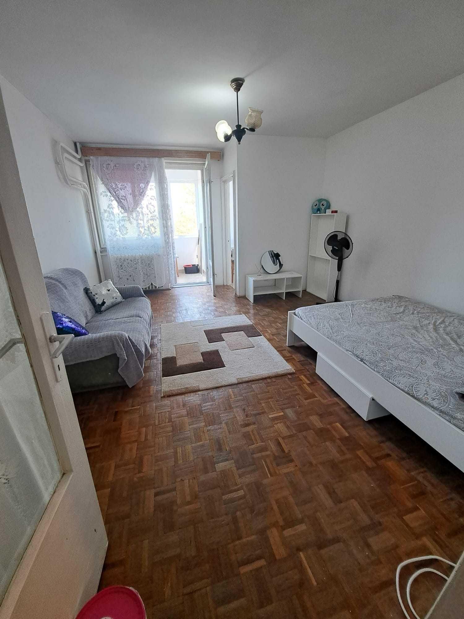 inchiriez garsoniera Craiova Brazda