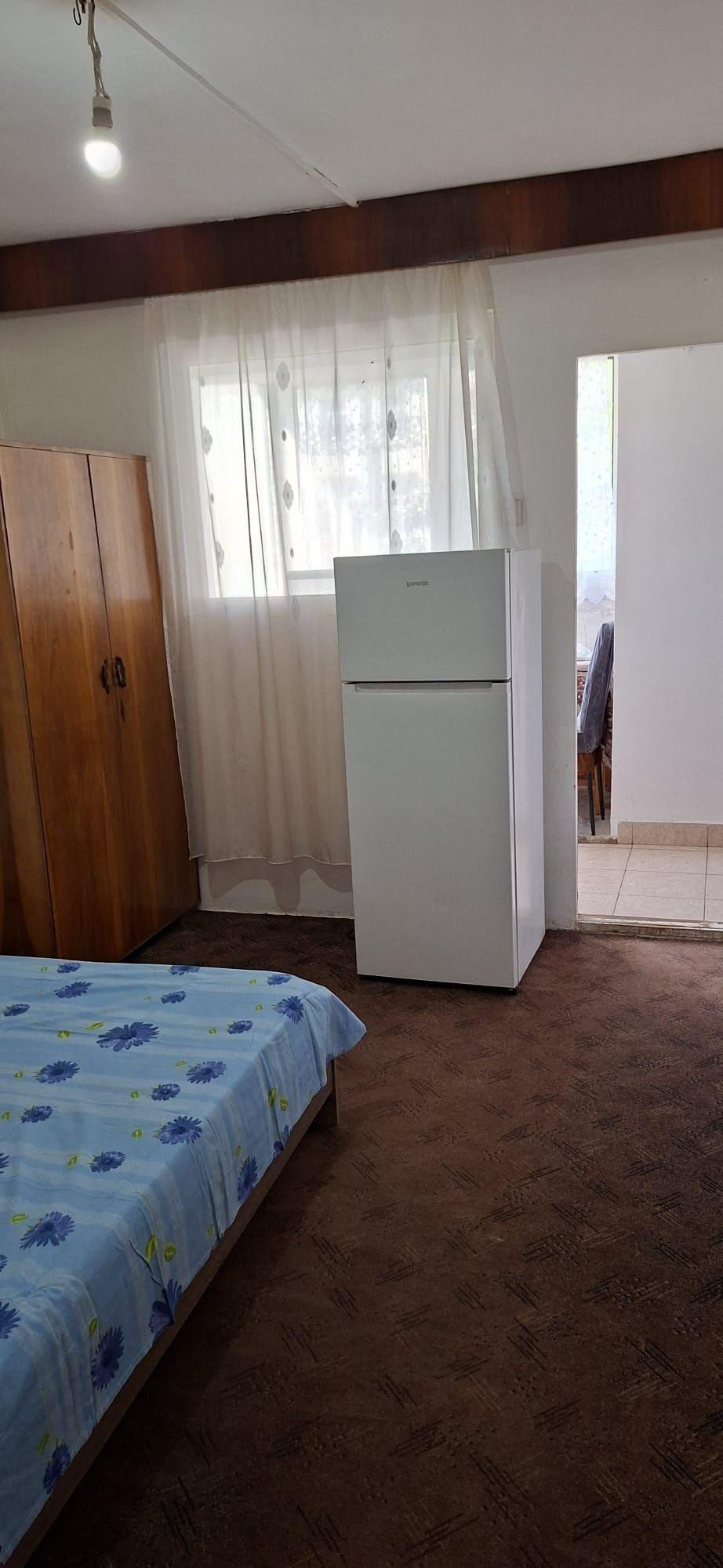Închiriez garsonieră  mică Craiova  cu  centrală