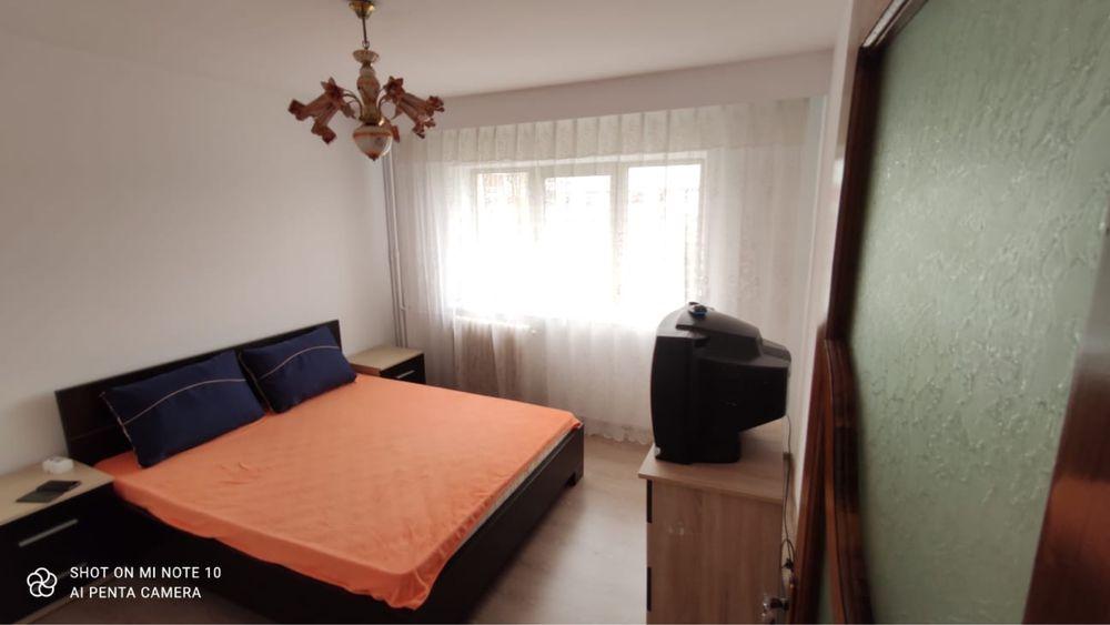 Inchiriez apartament 2 camere, zona Rovine din Craiova