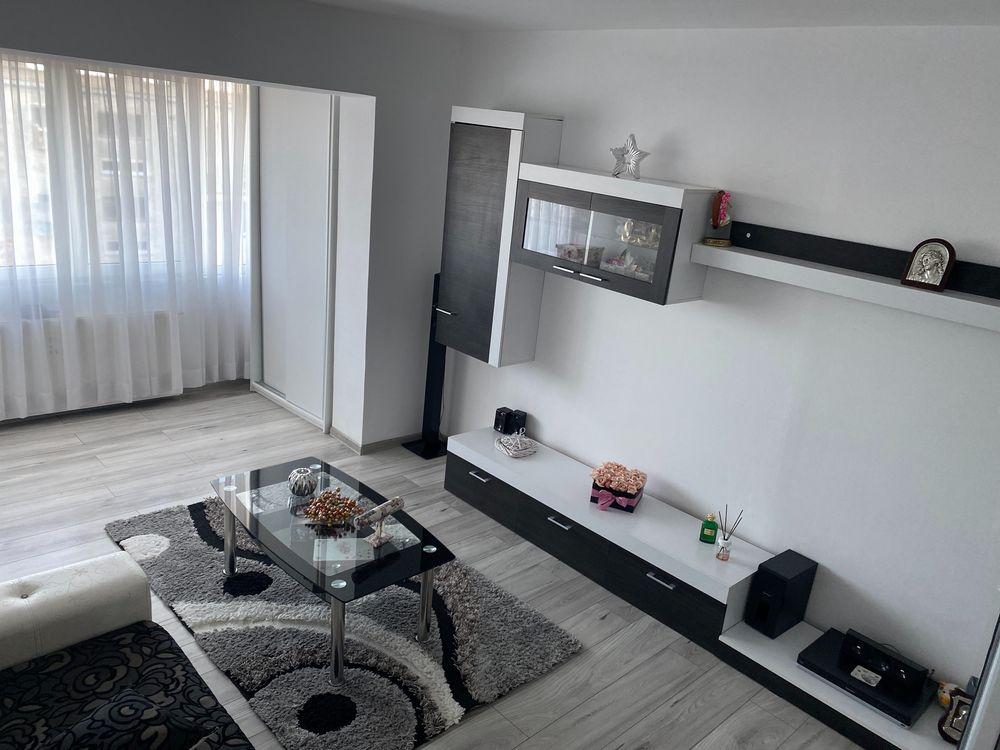 Inchiriez apartament !