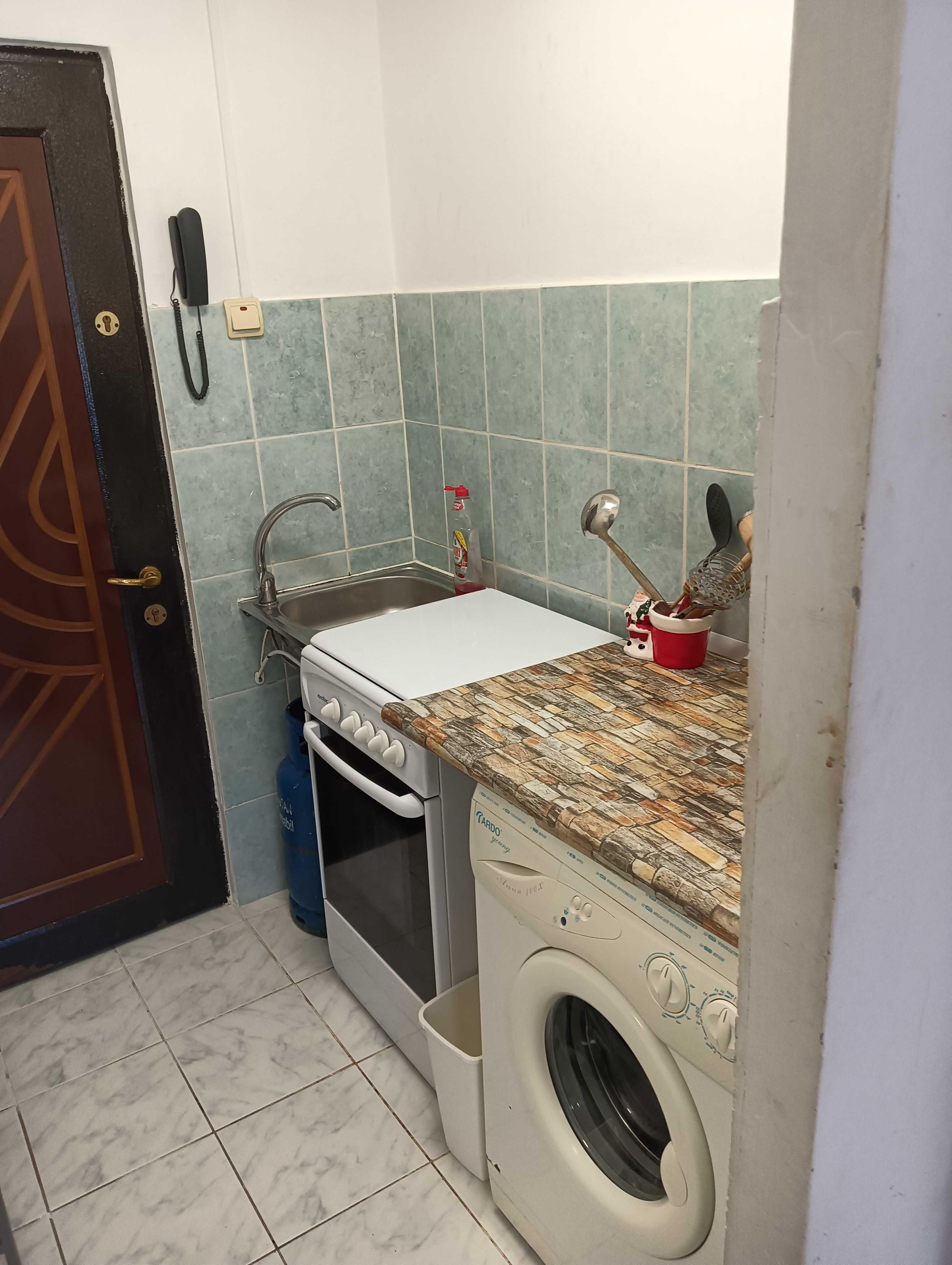 Vand garsoniera etaj 4 /4 str Dobrestilor.