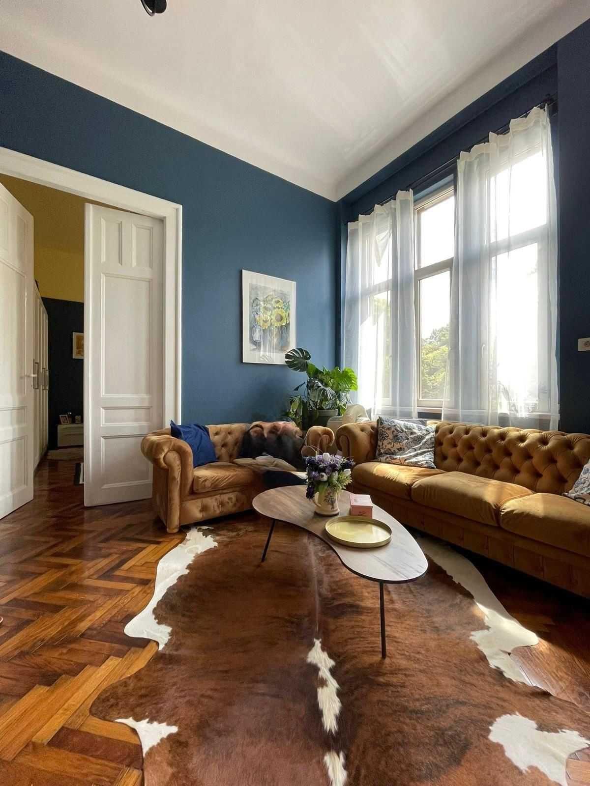 Vand apartament 2 camere,  ultracentral, elegant, autentic.
