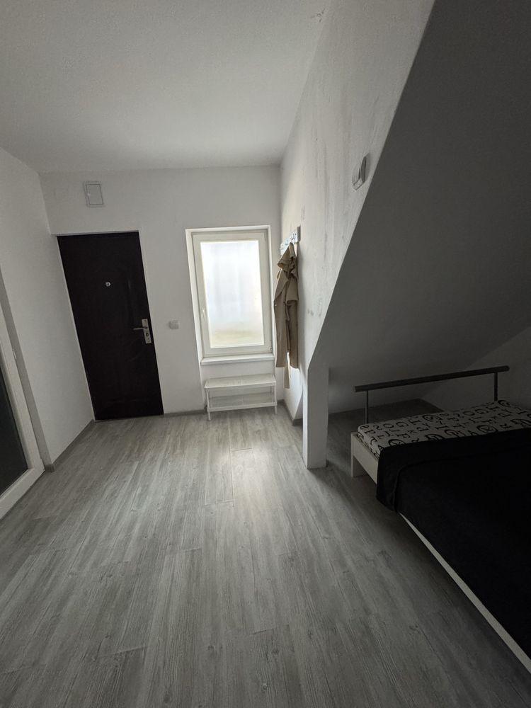 Închiriez Garsonieră zonă centrală - imagine 1