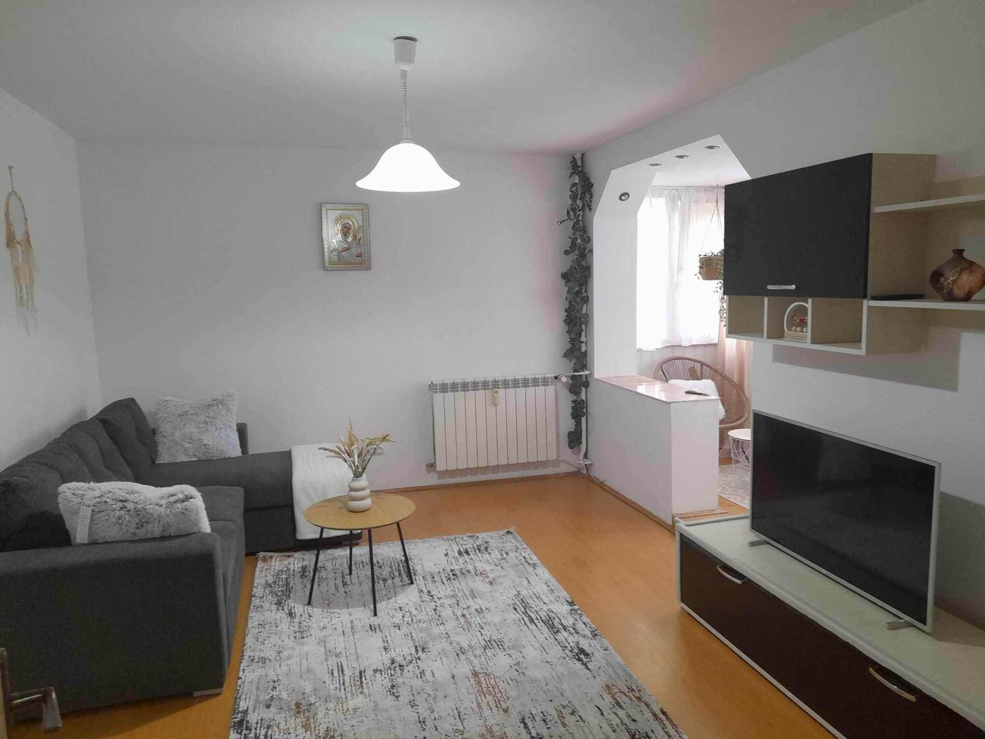Inchiriez apartament 2 camere decomandat 57 mp Str. Sovata, et. 2, lift - imagine 1