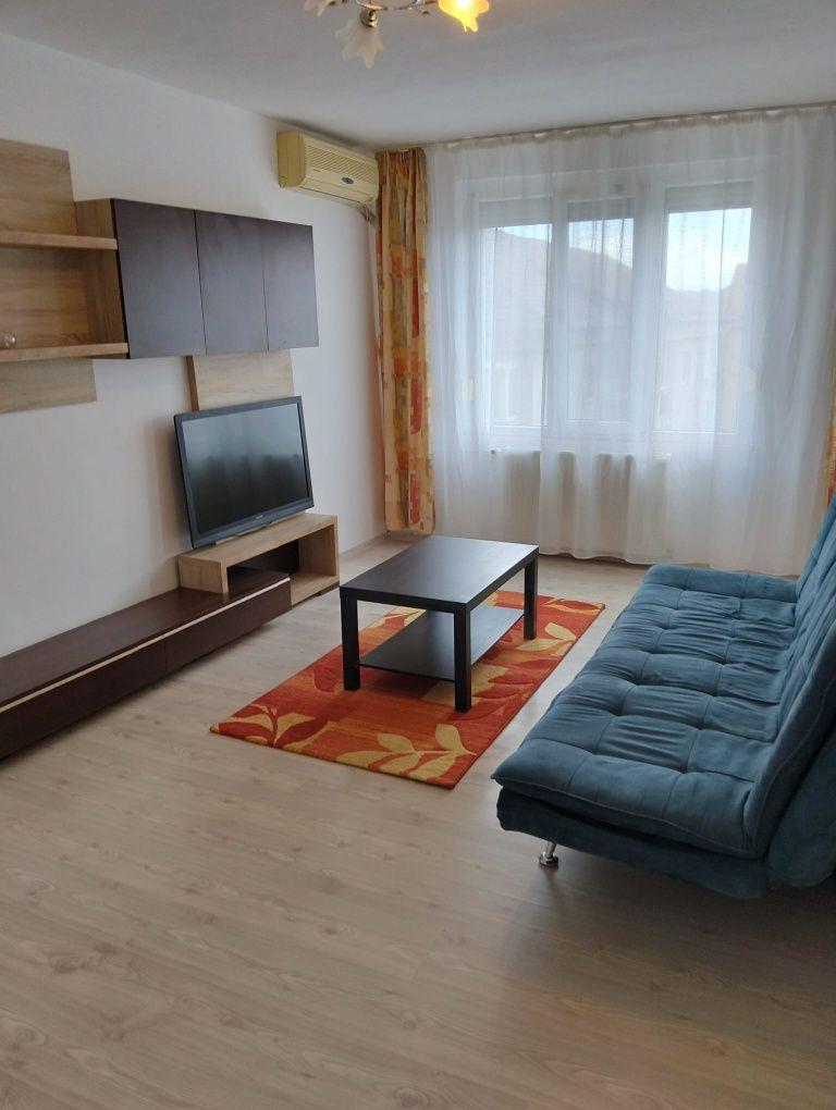 Închiriez ap. 2 camere Rogerius, decomandat