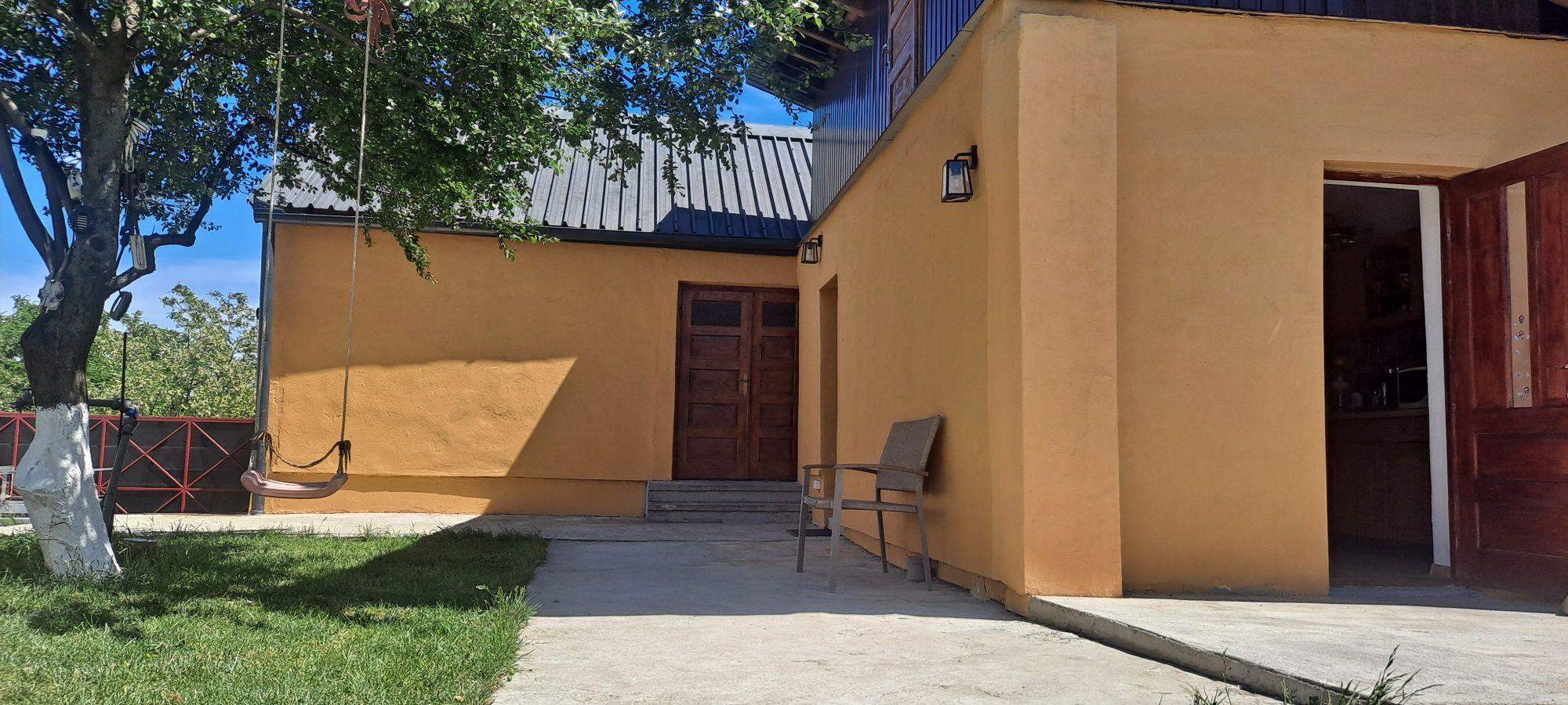 Casa Dealuri langa  Hanul Pescarilor 1500 mp