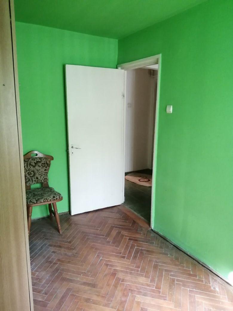 Vând apartament confort 3,etaj1,pret avantajos !!