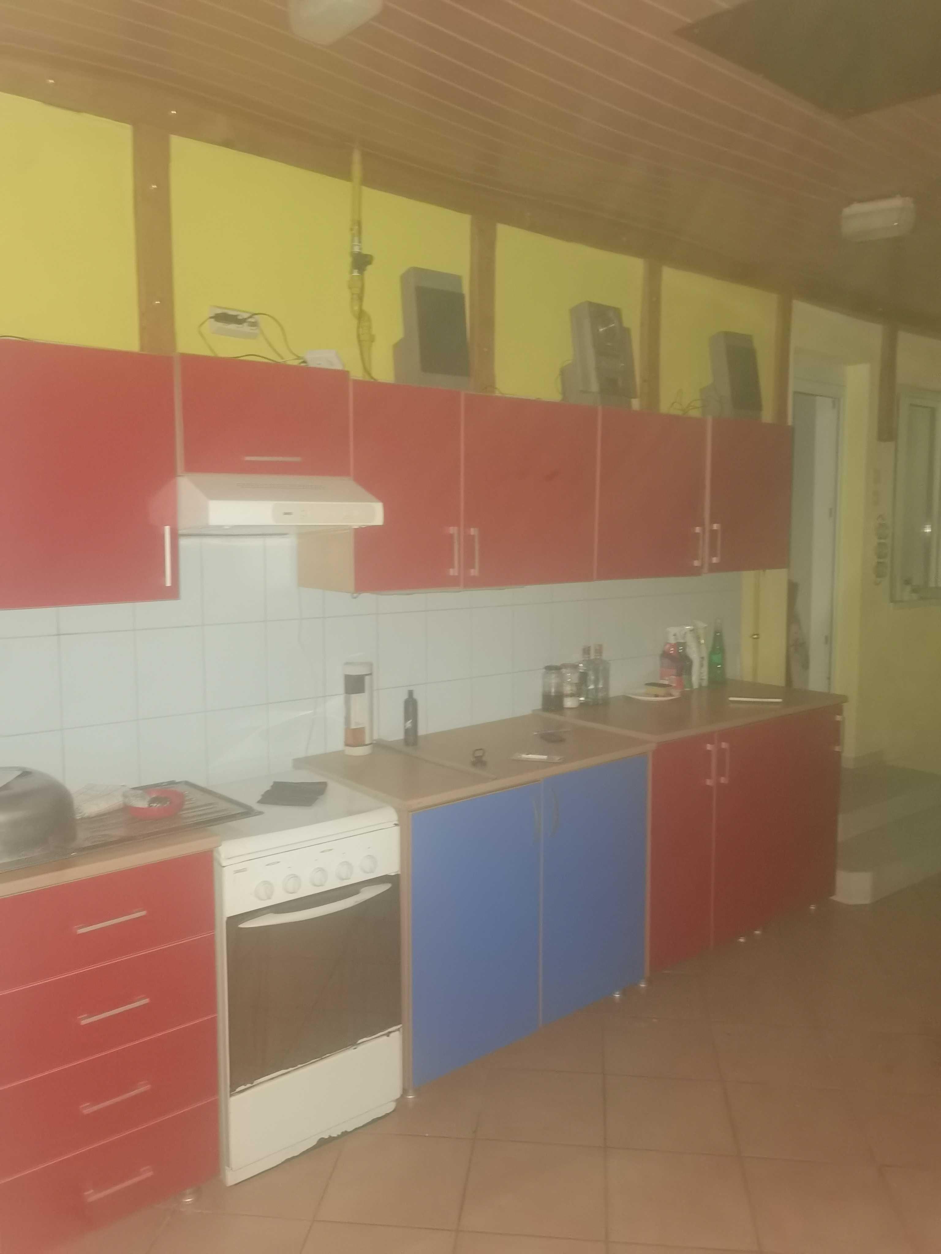 Închiriez casa 3 camere