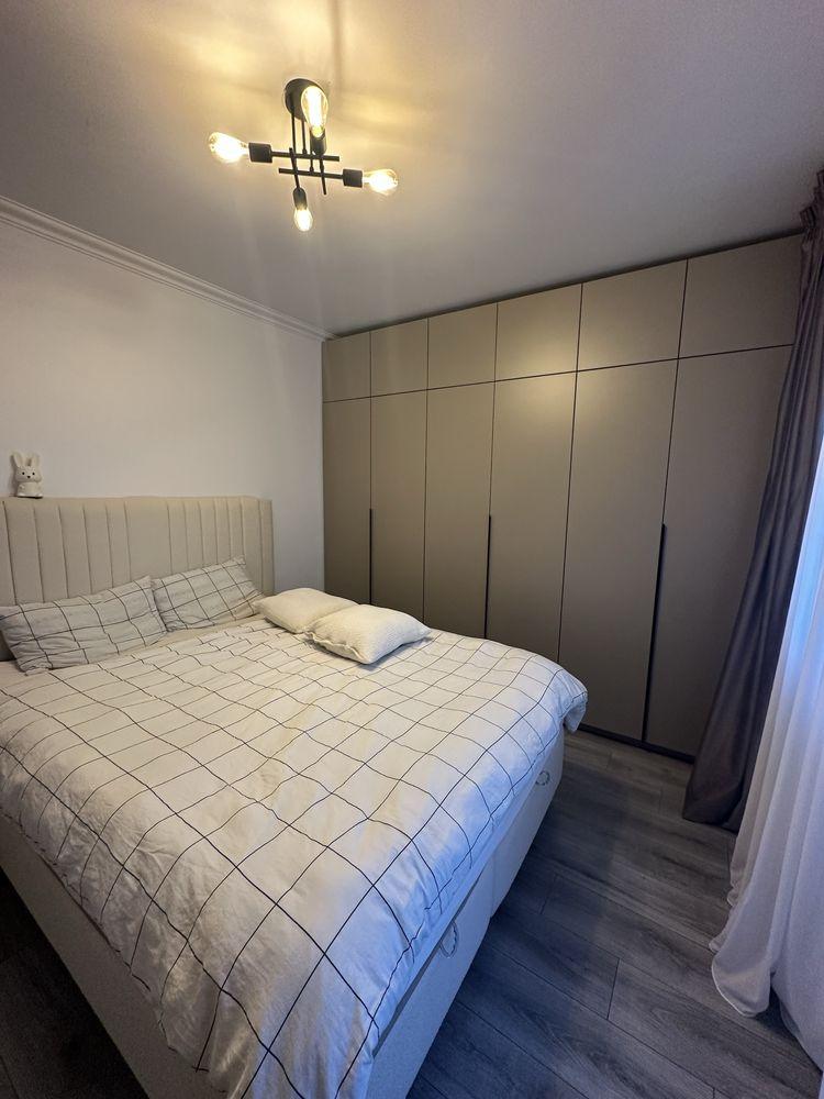 Schimb apartament 3 camere Sector 1 – Bd. Dinicu Golescu, 1 minut de Metrou Basarab – cu teren minim 350 mp.