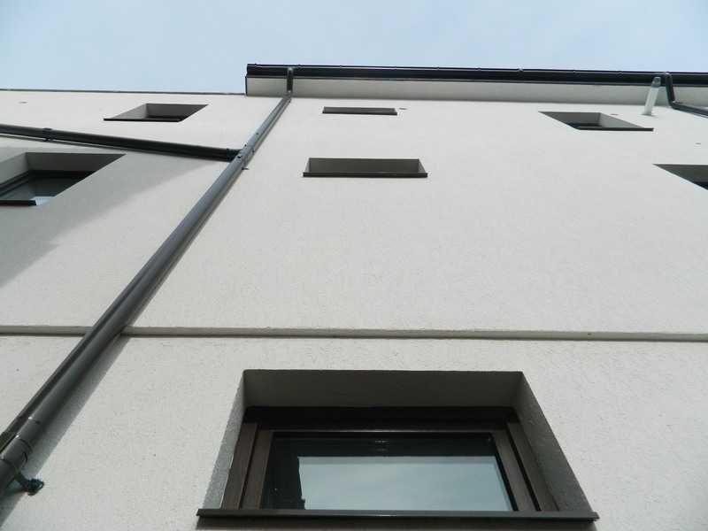 Apartamente  noi cu curte proprie, la 3-4 minute pietonal de Metrou Bazilescu!Locatie excelenta,confort modern.