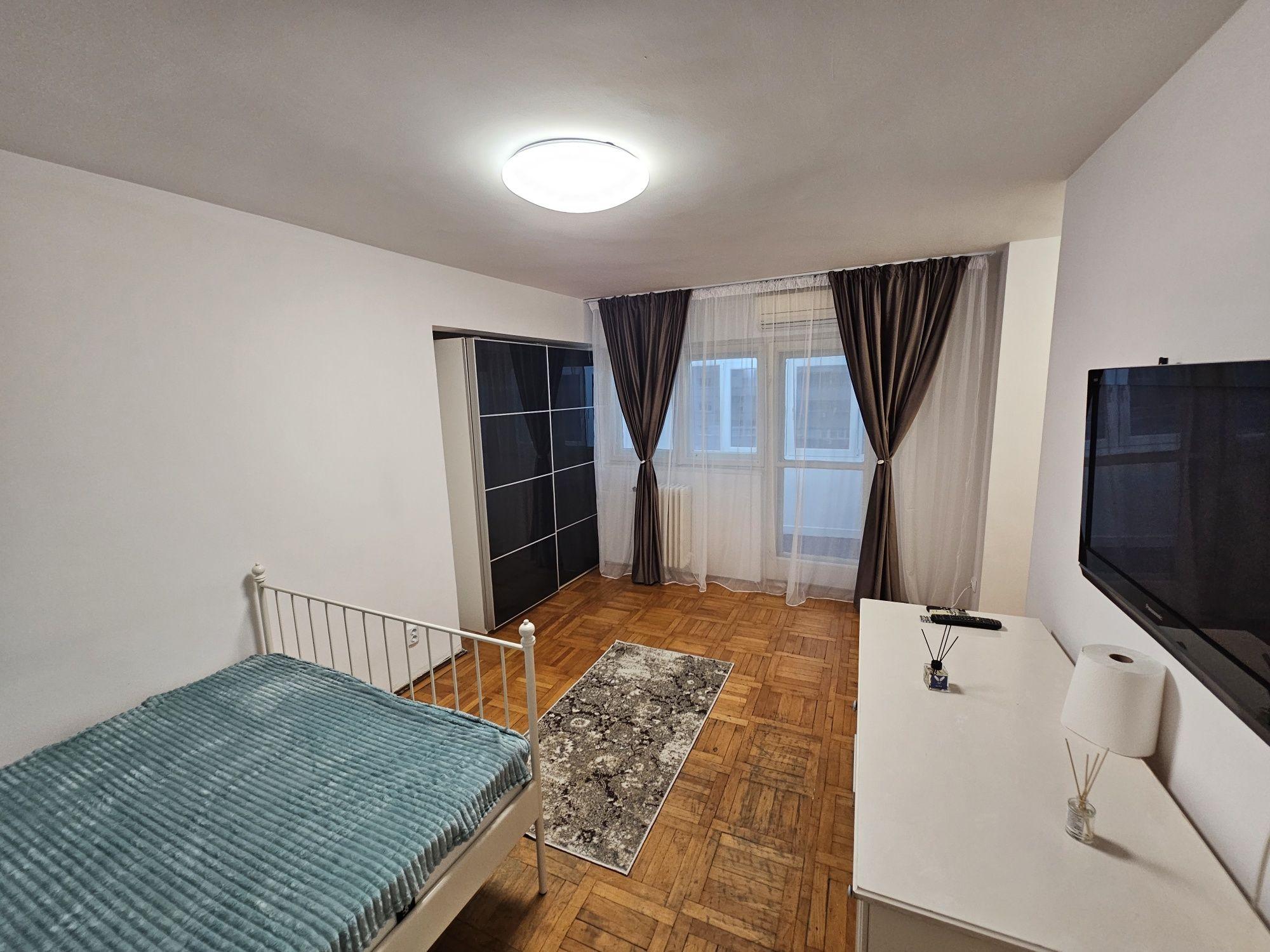 Ofer spre inchiriere garsoniera in zona Piata Romană