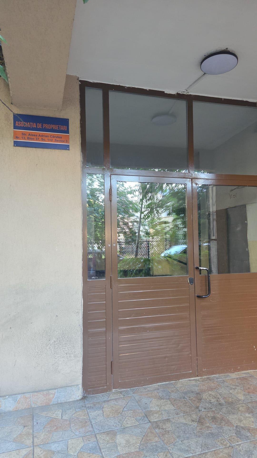 Vand garsoniera  zona  Dristor
