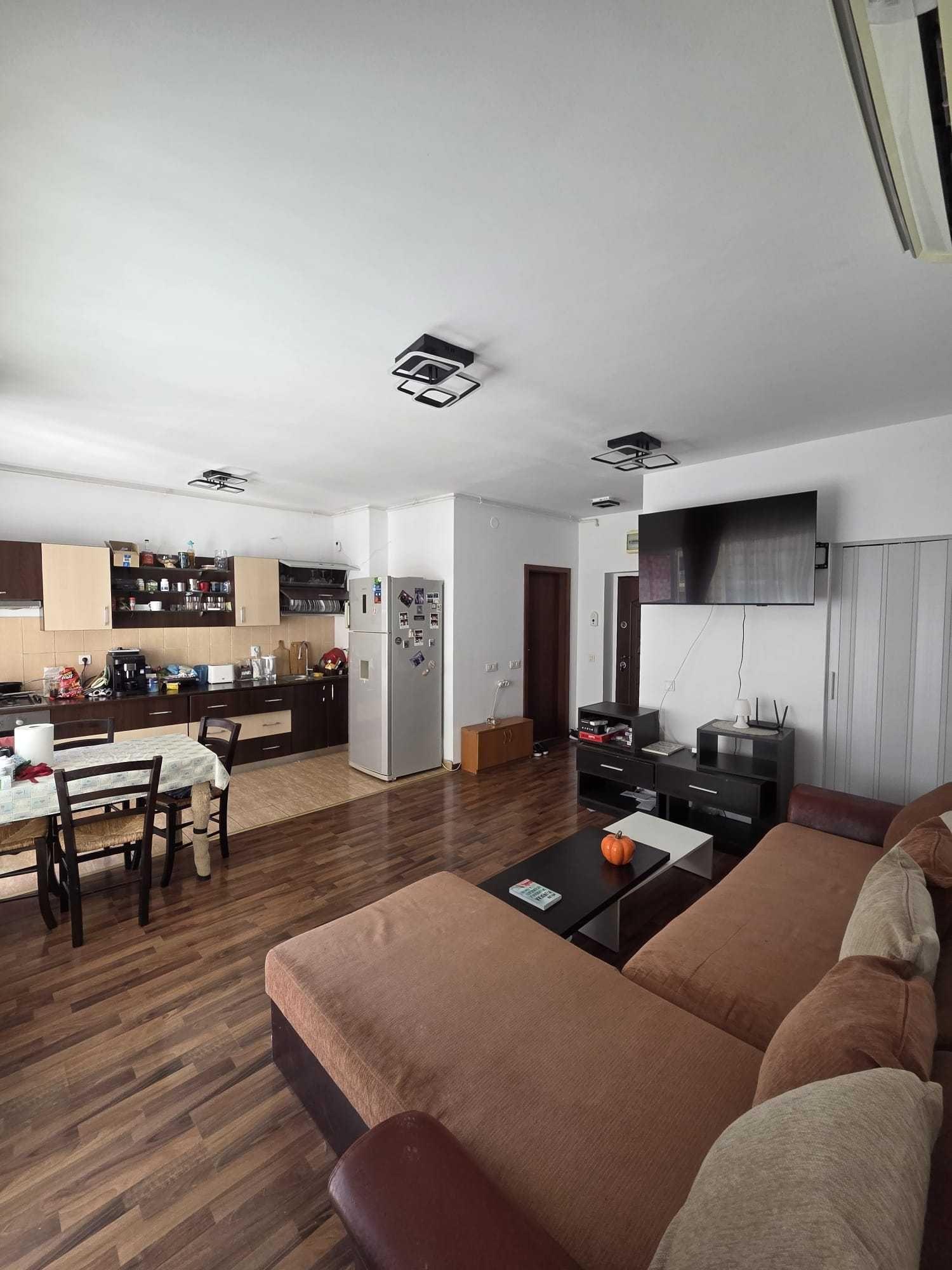 Vand apartament 3 camere - Rasarit de Soare