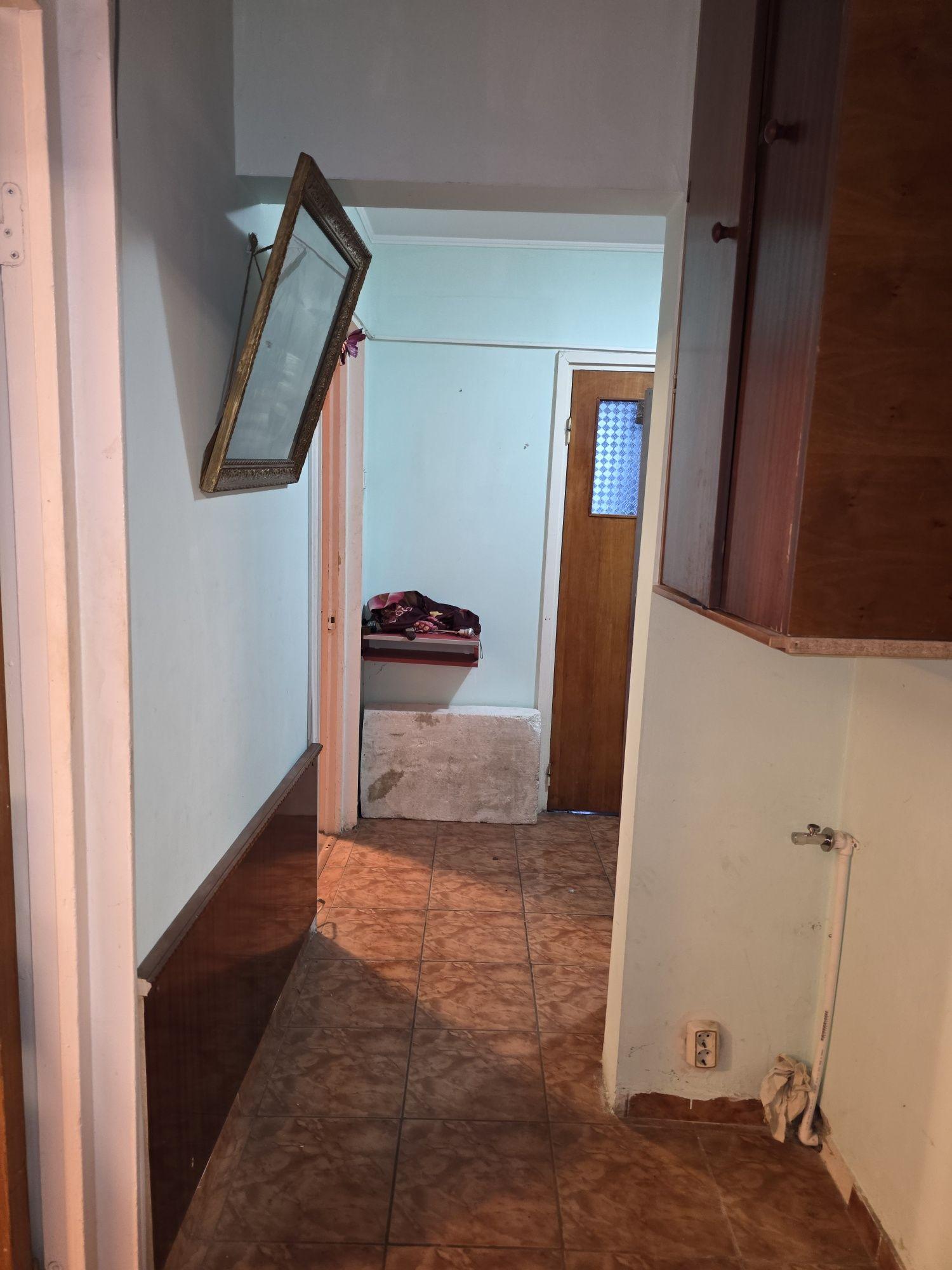 Vand apartament 3 camere sector3 parter/4