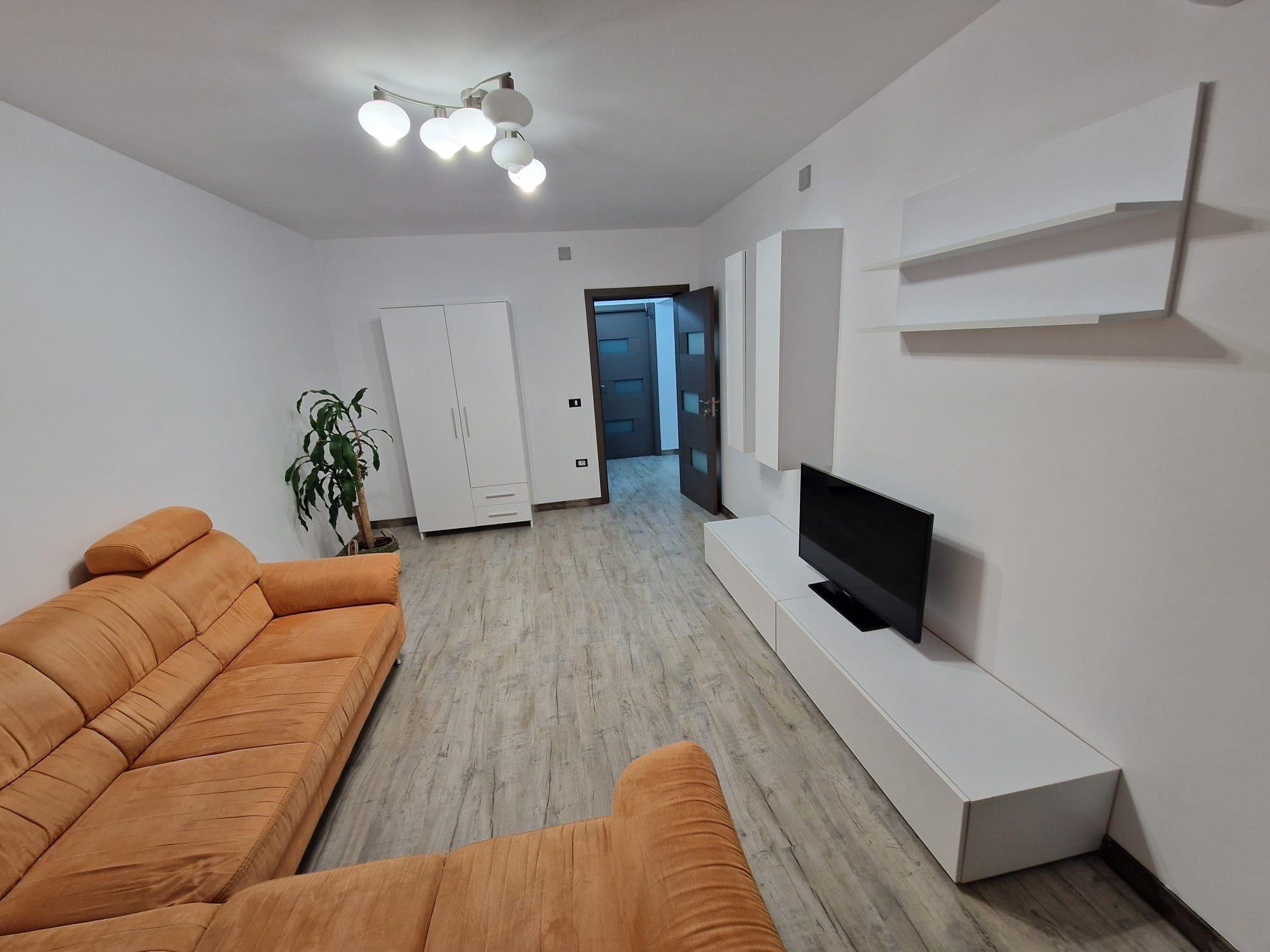 Închiriez apartament 3 camere