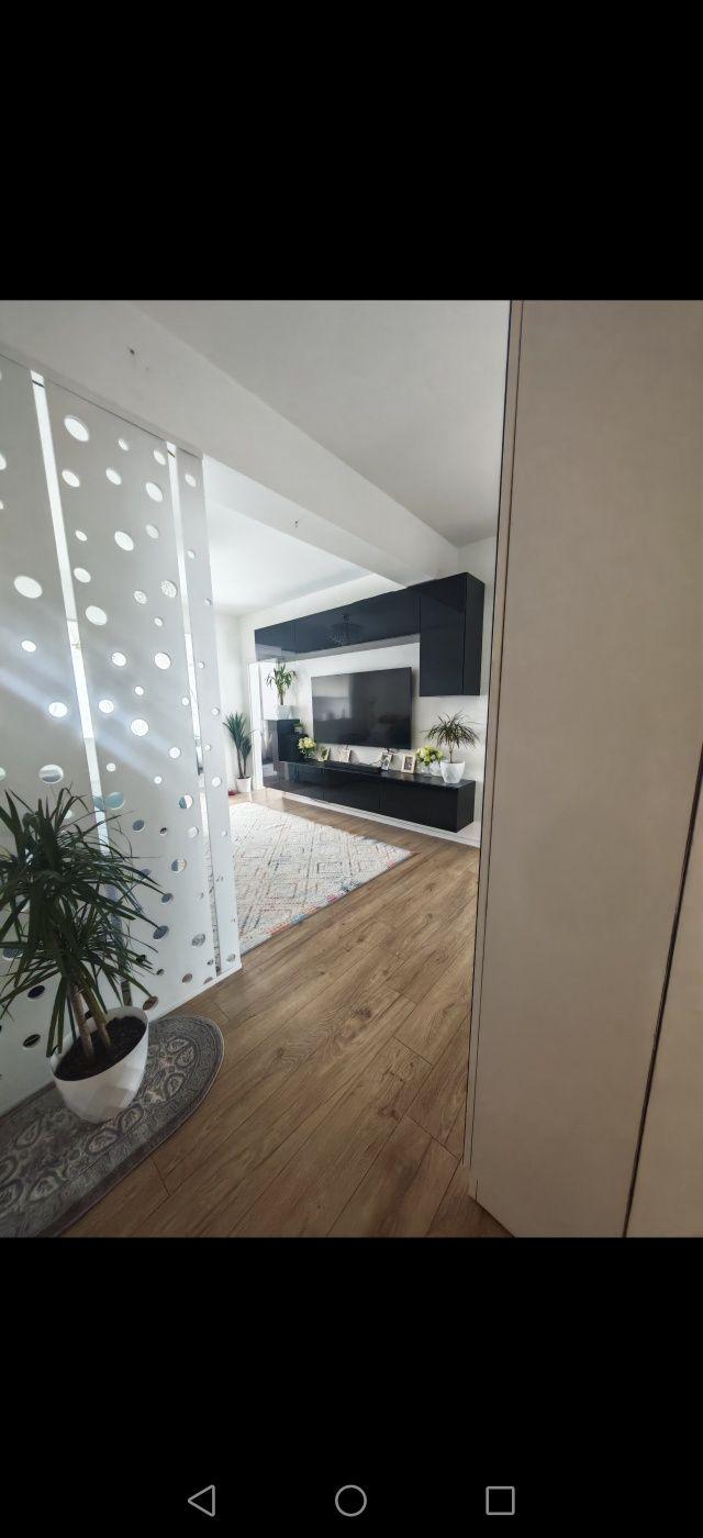 Apartament 3 camere de vânzare