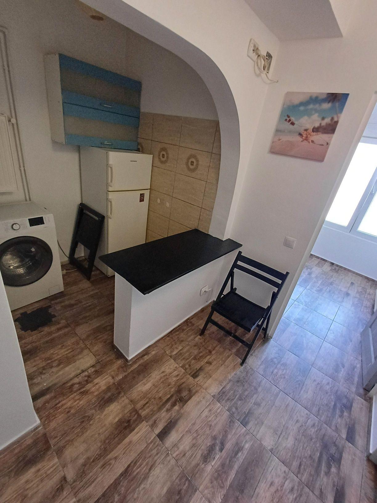 Închiriez garsoniera sau apartament 2 cam