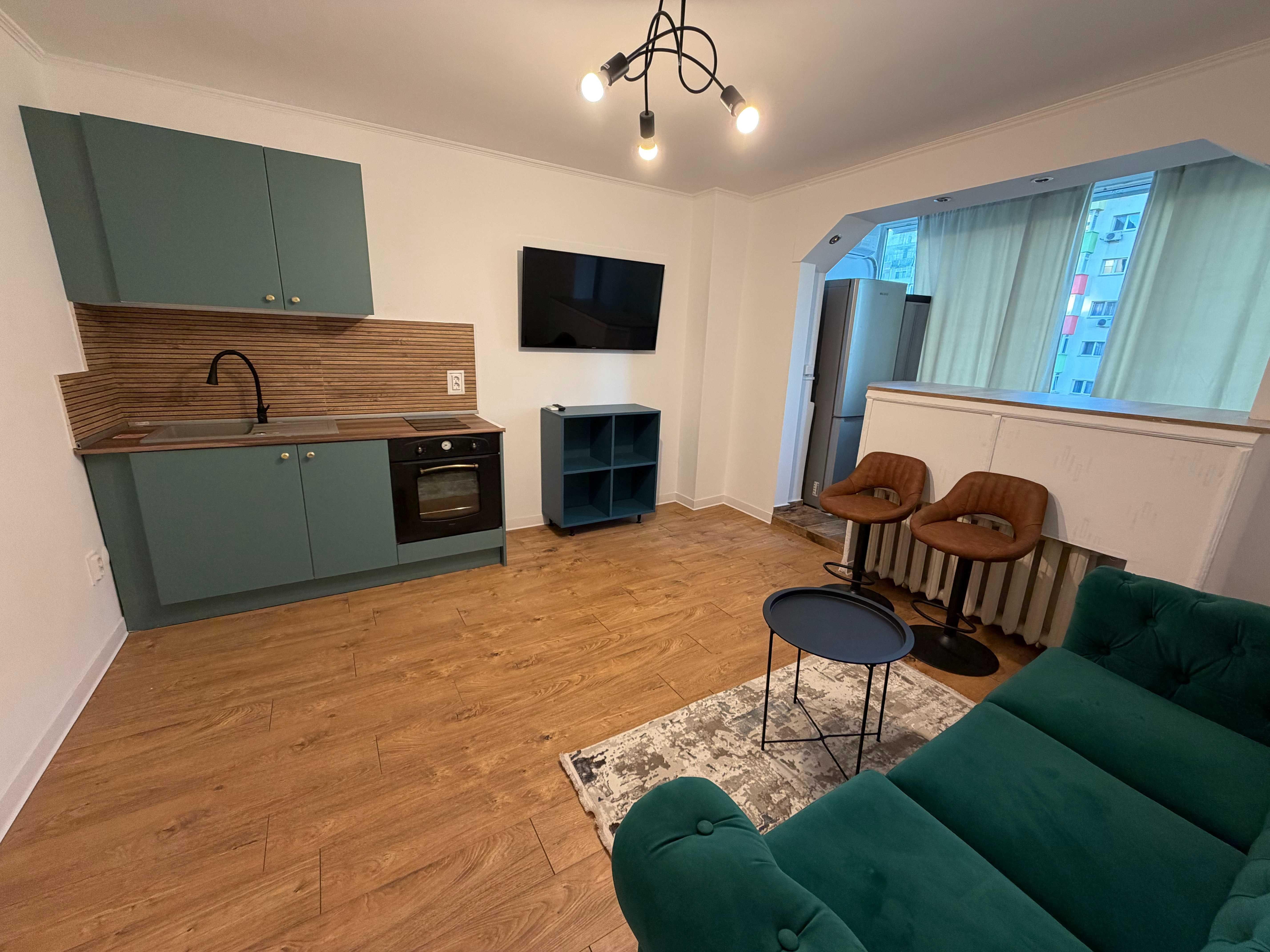 Inchiriez Garsoniera renovata premium, bloc cu centrala proprie