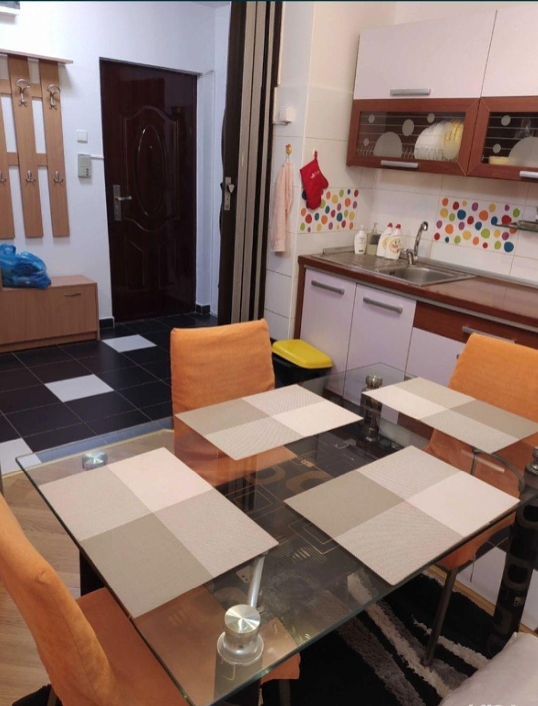 Proprietar inchiriez 2 camere et1, sect.5, cu loc parcare ADP