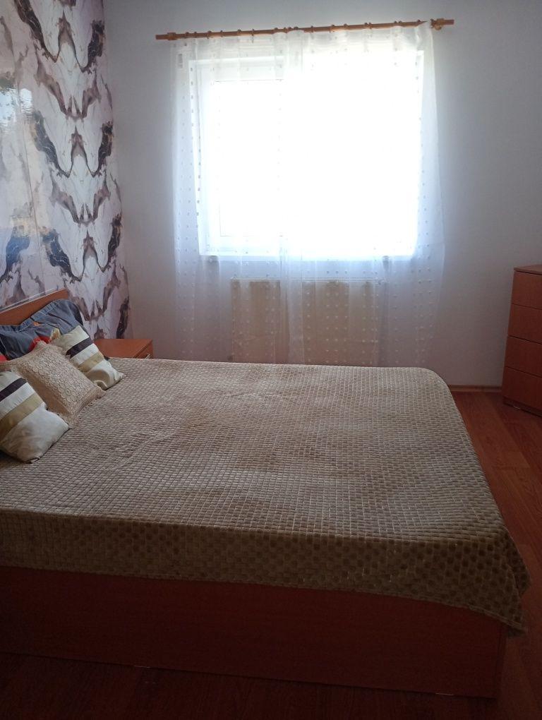 Apartament de închiriat două camere plus parcare